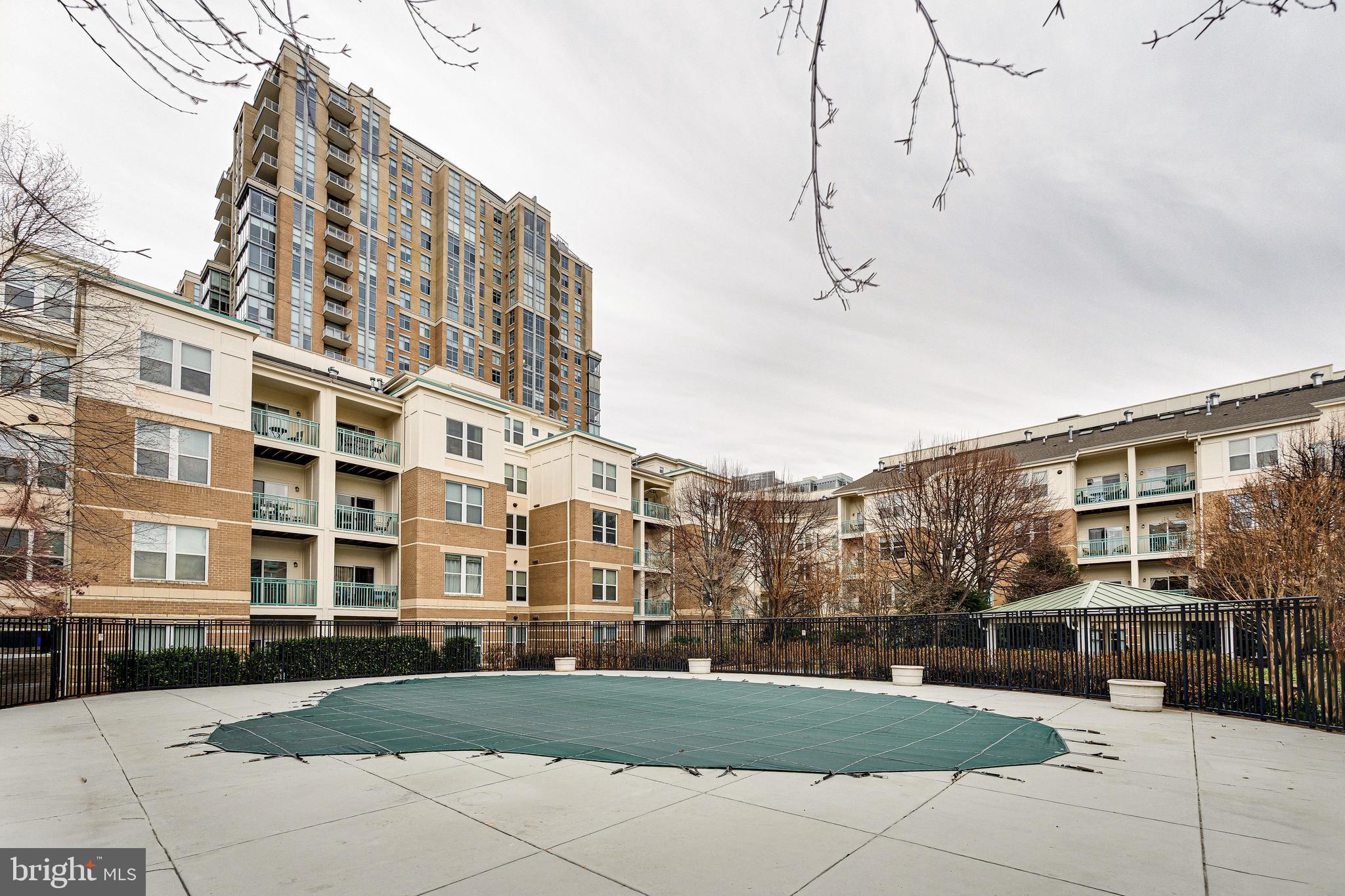 SAVOY AT RESTON TOWN CENTER - Residential