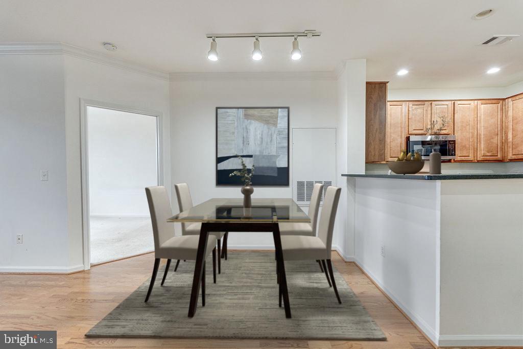 SAVOY AT RESTON TOWN CENTER - Residential