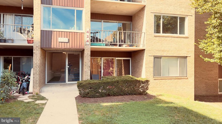 One bedroom, One bathroom, Ground level condo unit. Washer/dryer in unit. Full wood floor.  Available at the beginning of November.