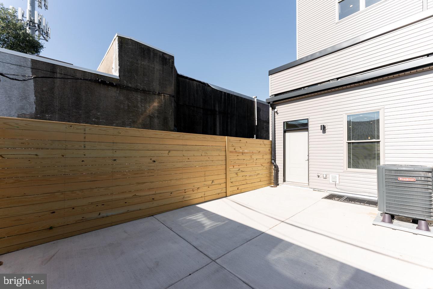 PORT RICHMOND - Residential Lease