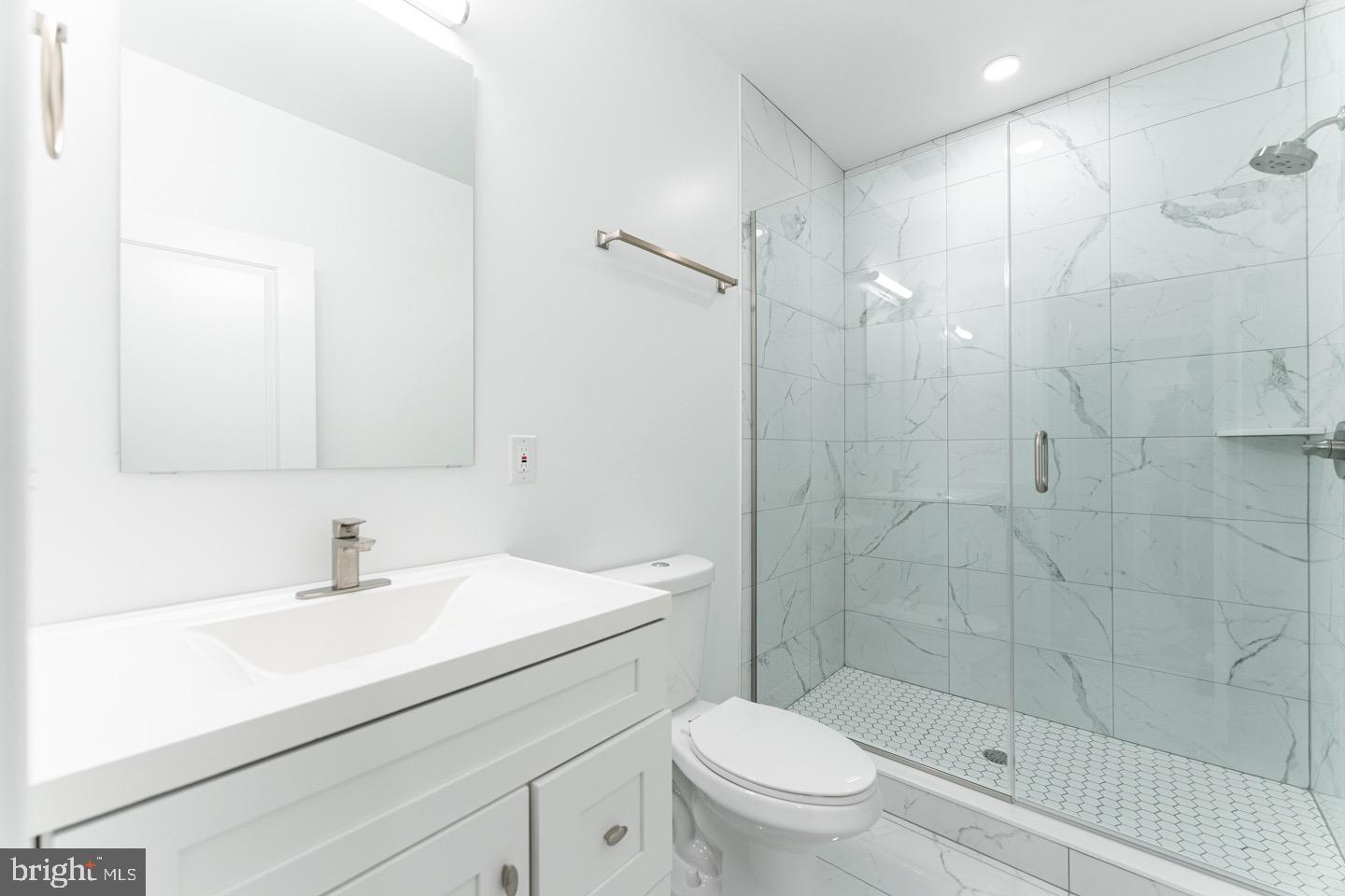 PORT RICHMOND - Residential Lease