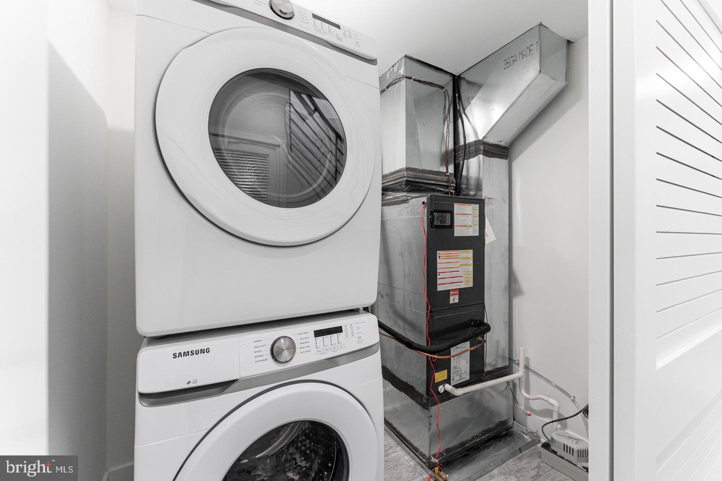 PORT RICHMOND - Residential Lease