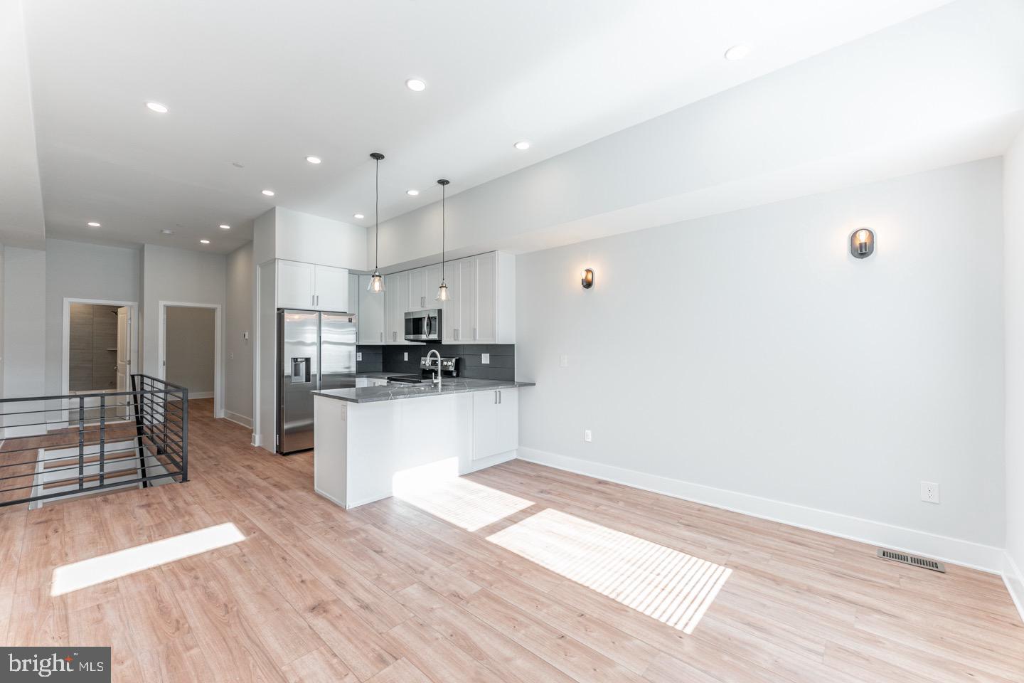 PORT RICHMOND - Residential Lease