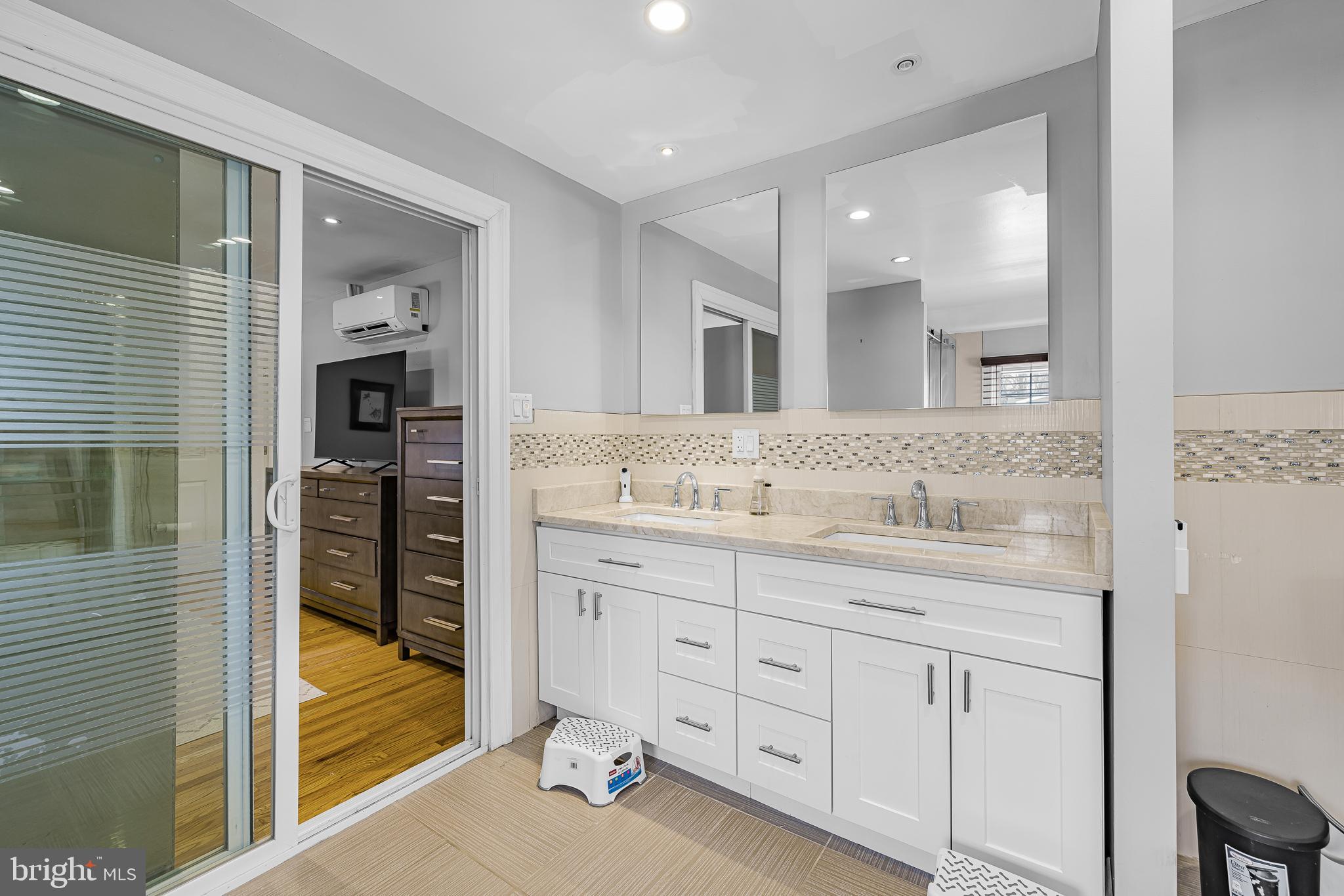 LONGVIEW FARMS - Residential