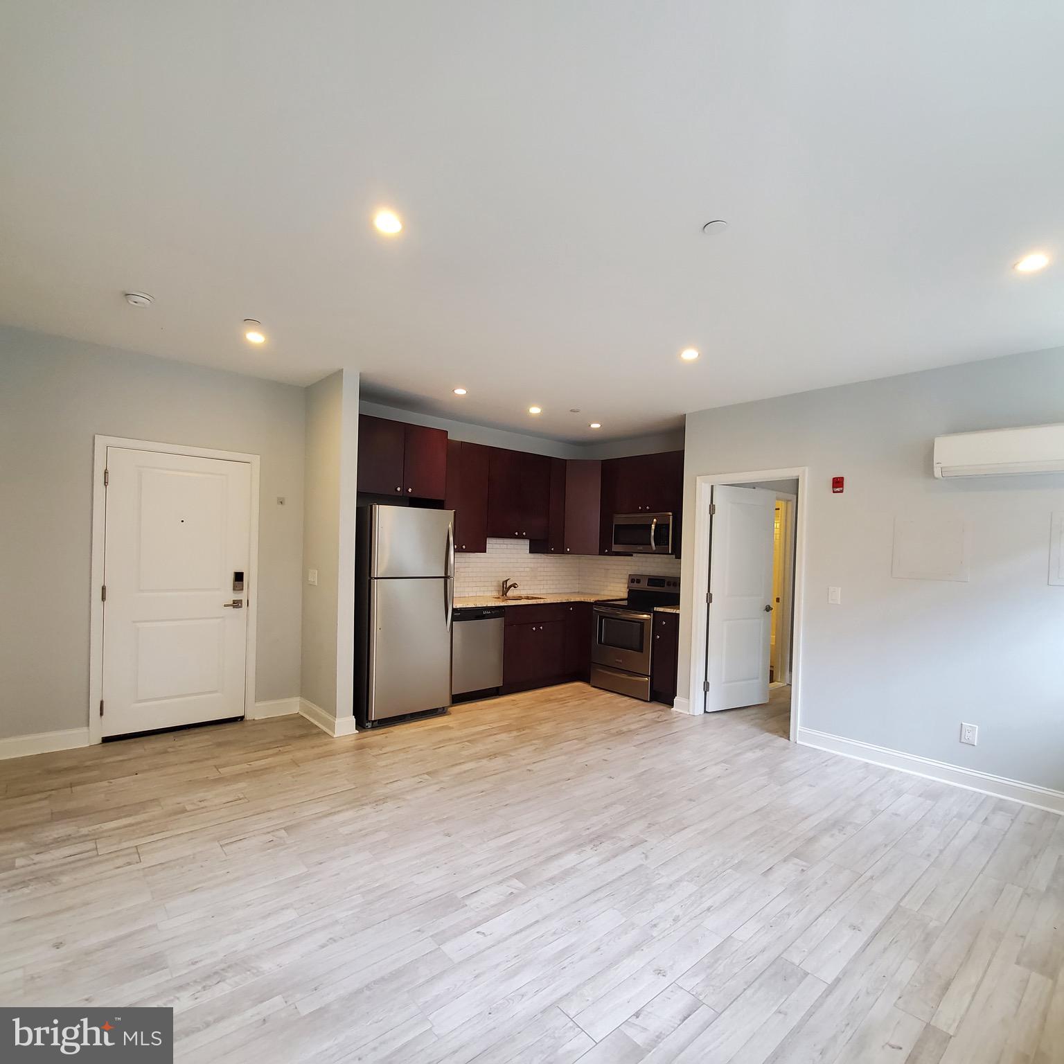 QUEEN VILLAGE - Residential Lease