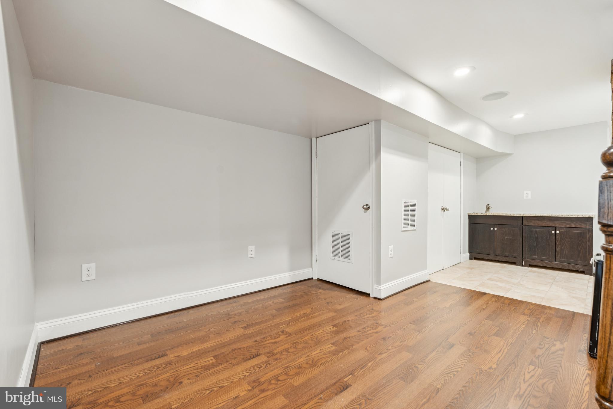 GREEKTOWN - Residential Lease