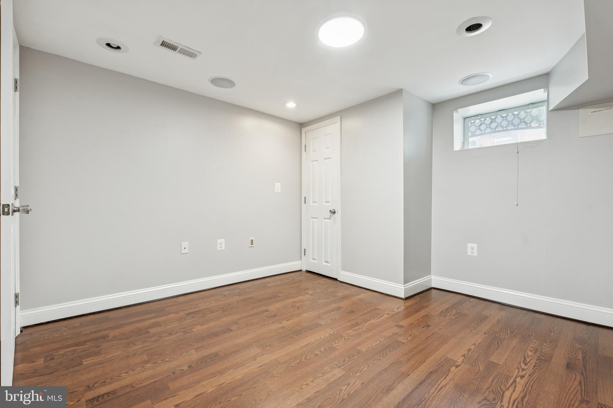 GREEKTOWN - Residential Lease