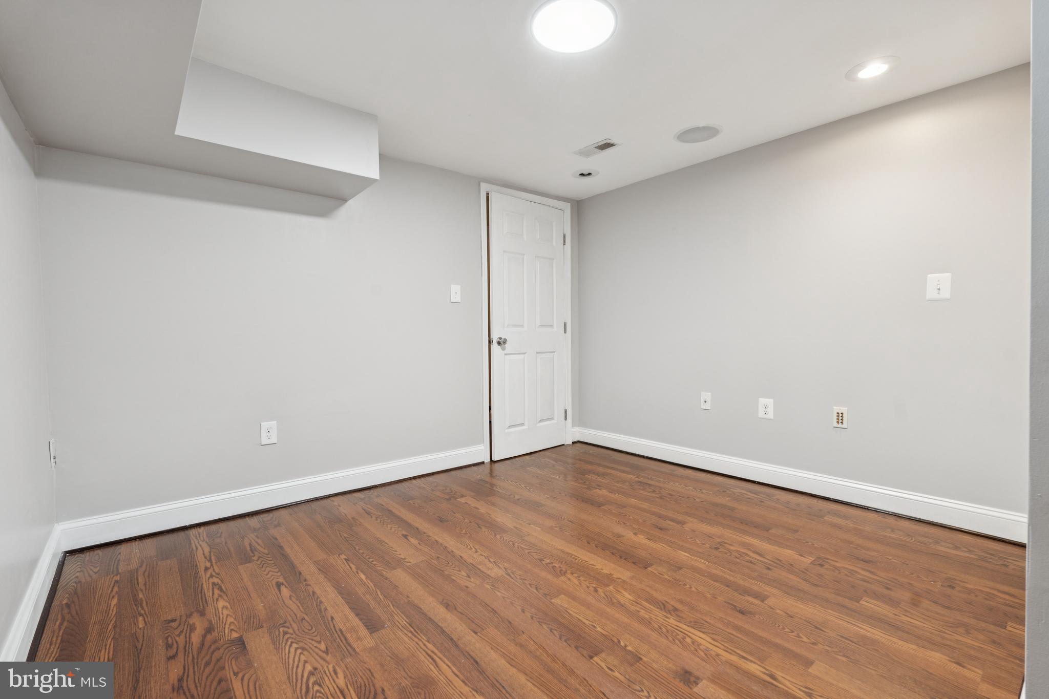 GREEKTOWN - Residential Lease