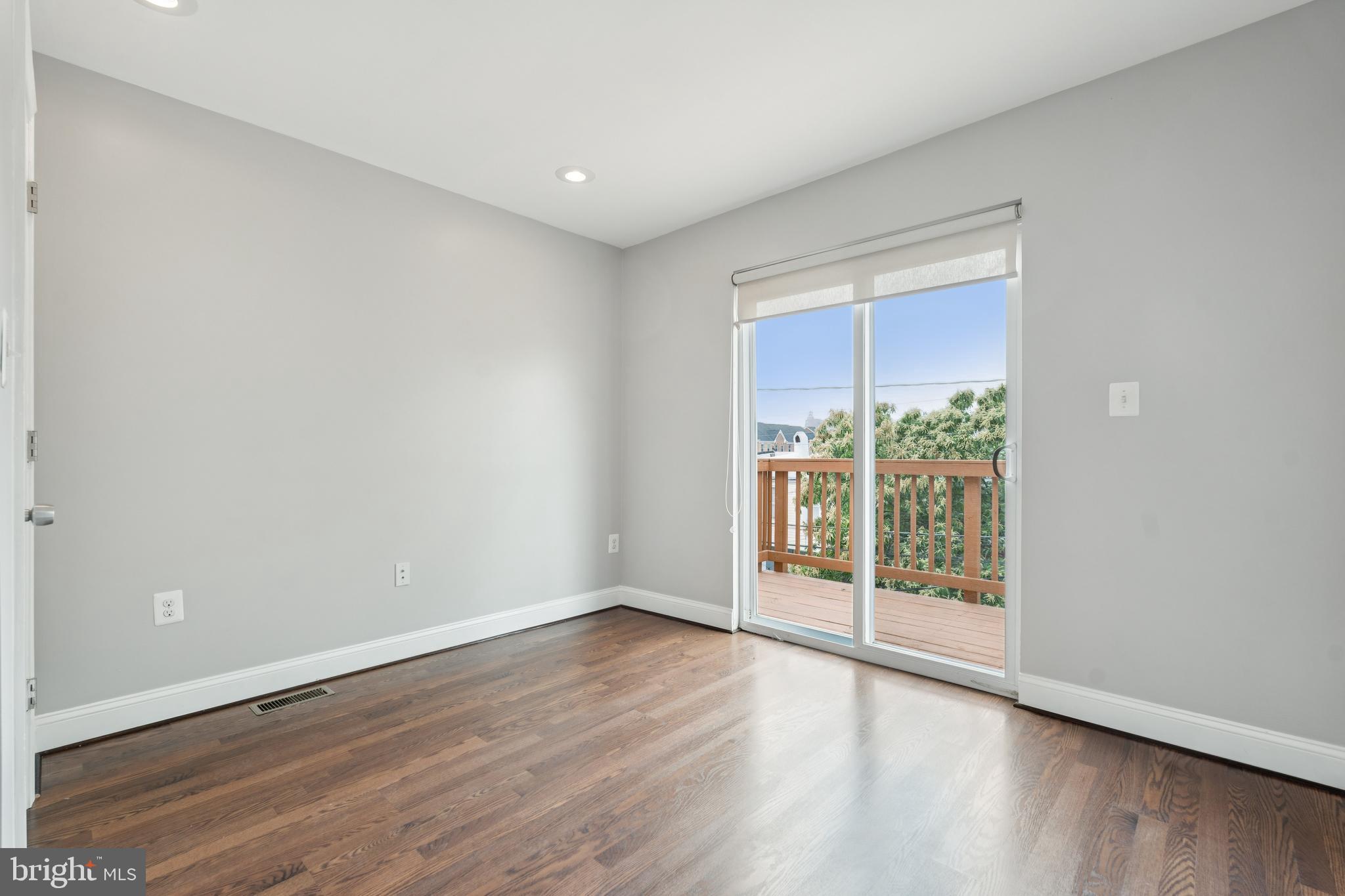 GREEKTOWN - Residential Lease