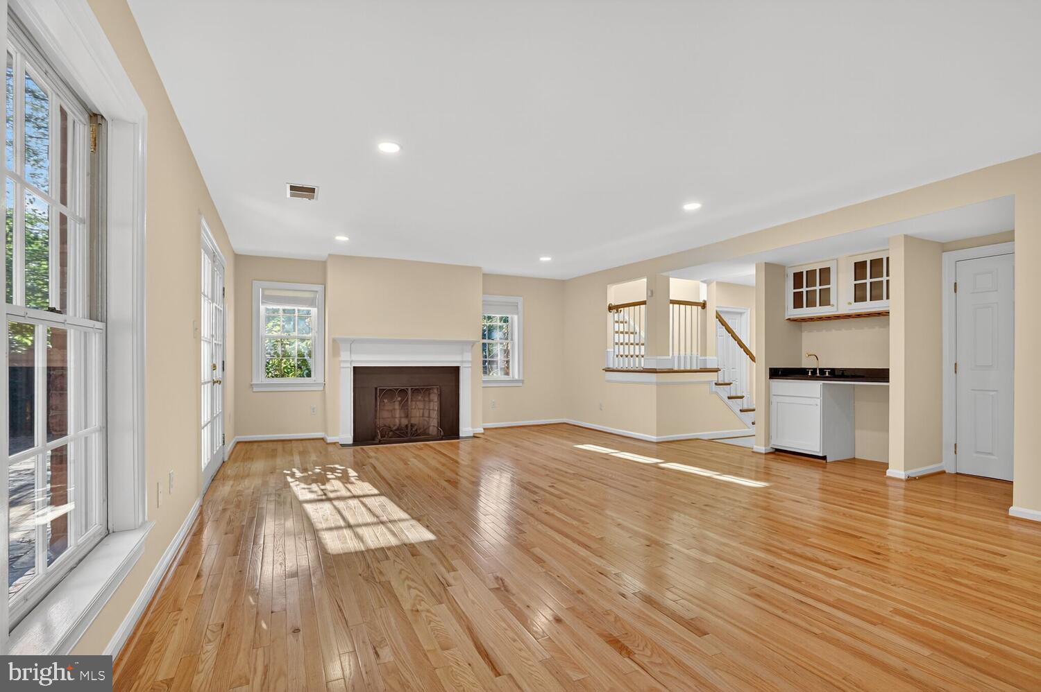 MAYFAIR OF MCLEAN - Residential