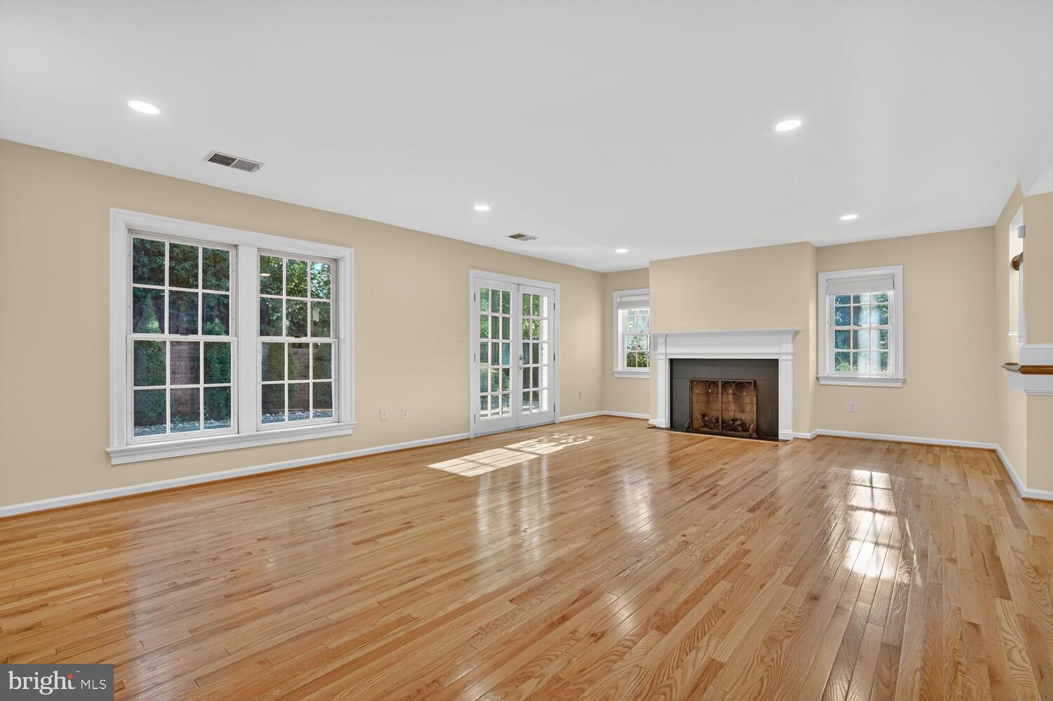 MAYFAIR OF MCLEAN - Residential