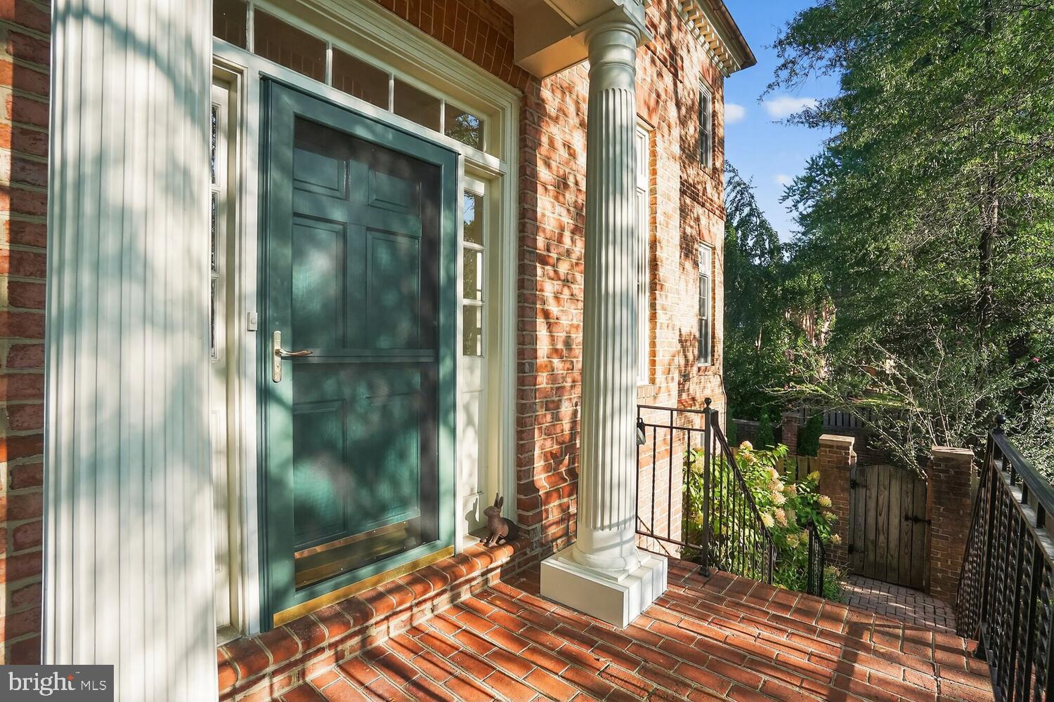 MAYFAIR OF MCLEAN - Residential