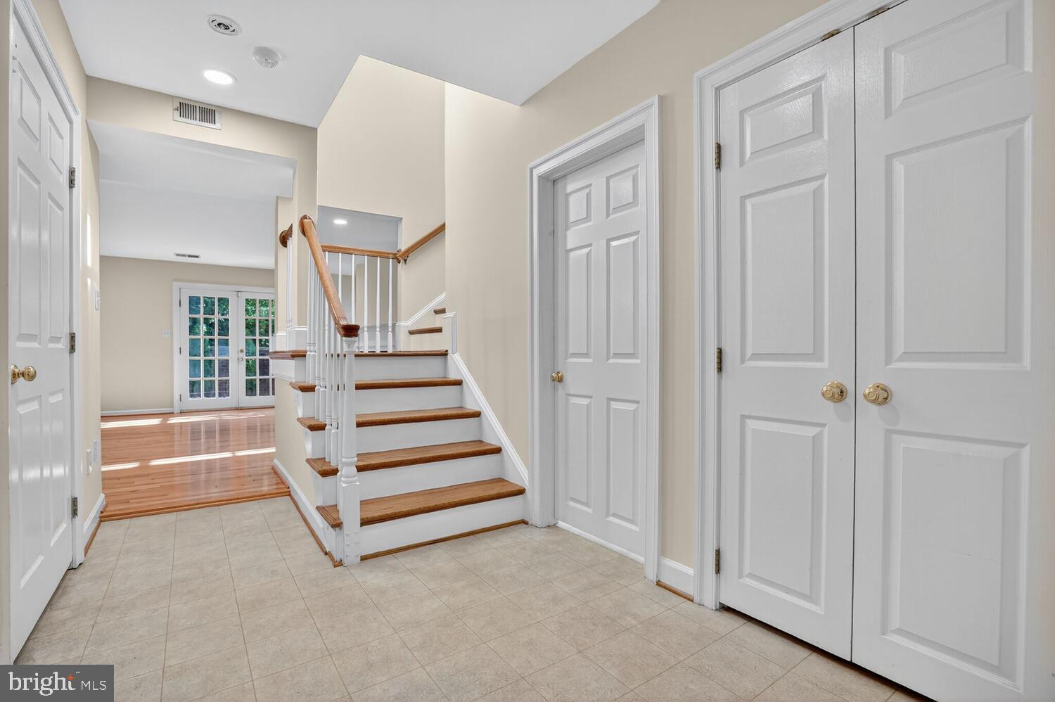 MAYFAIR OF MCLEAN - Residential