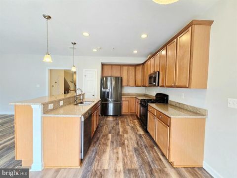 207 COMMUNITY CENTER AVENUE 207 GAITHERSBURG MD 20878