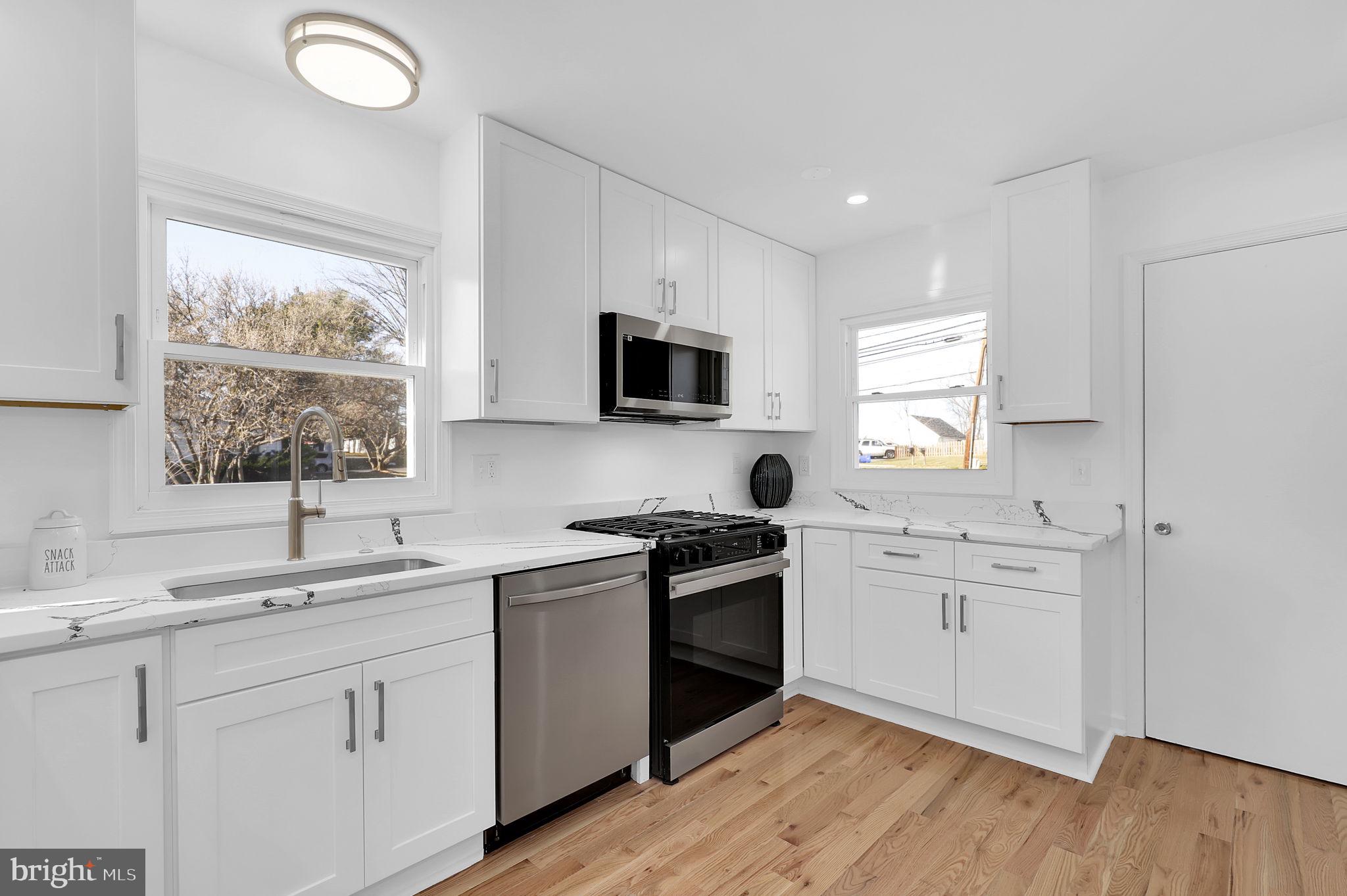 FONT HILL MANOR - Residential