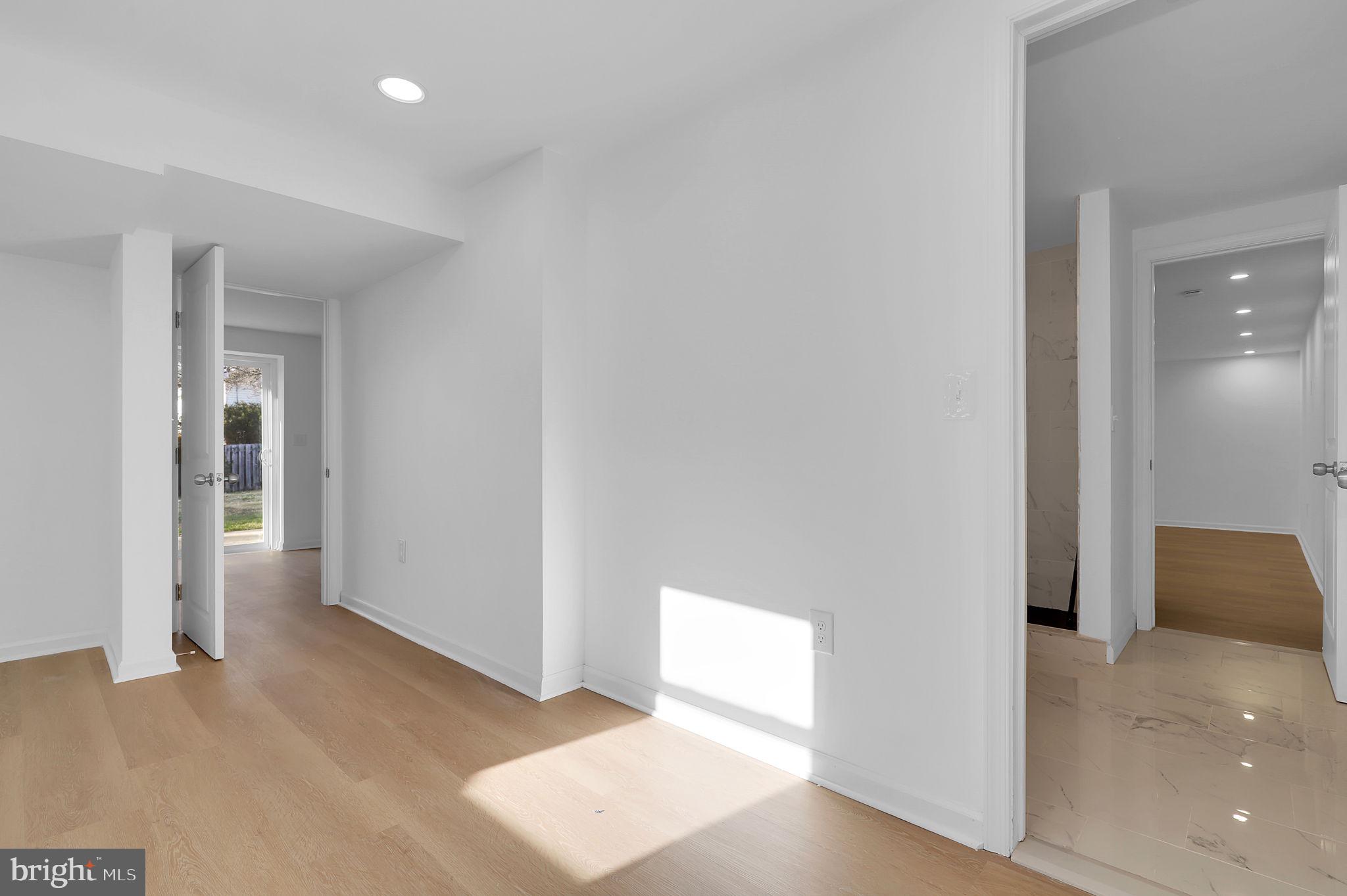 FONT HILL MANOR - Residential