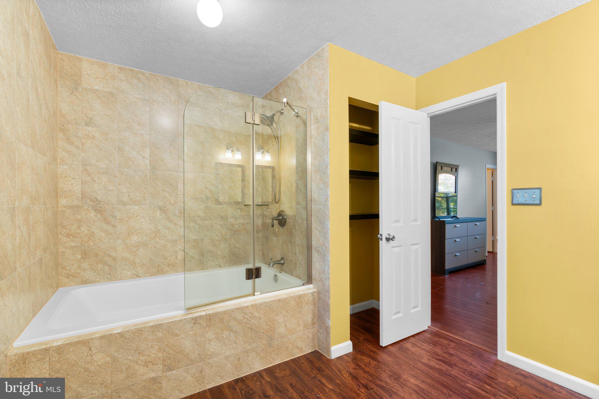 THE PROVINCES - Residential