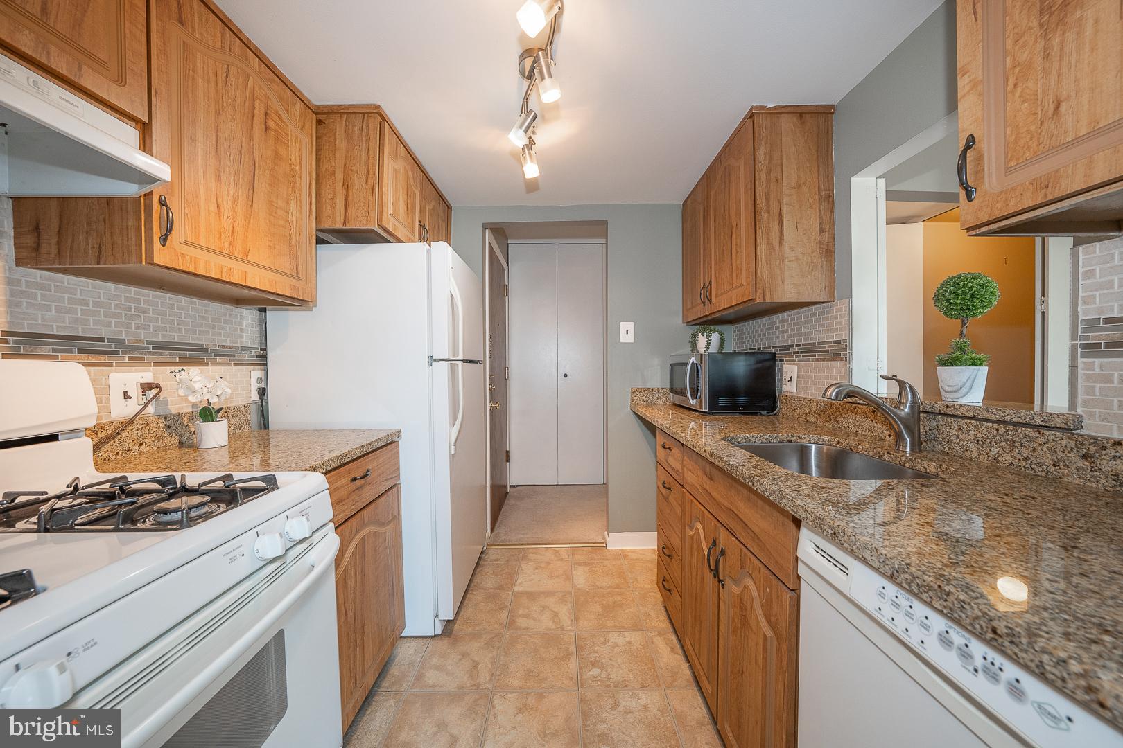 GLENHARDIE - Residential Lease