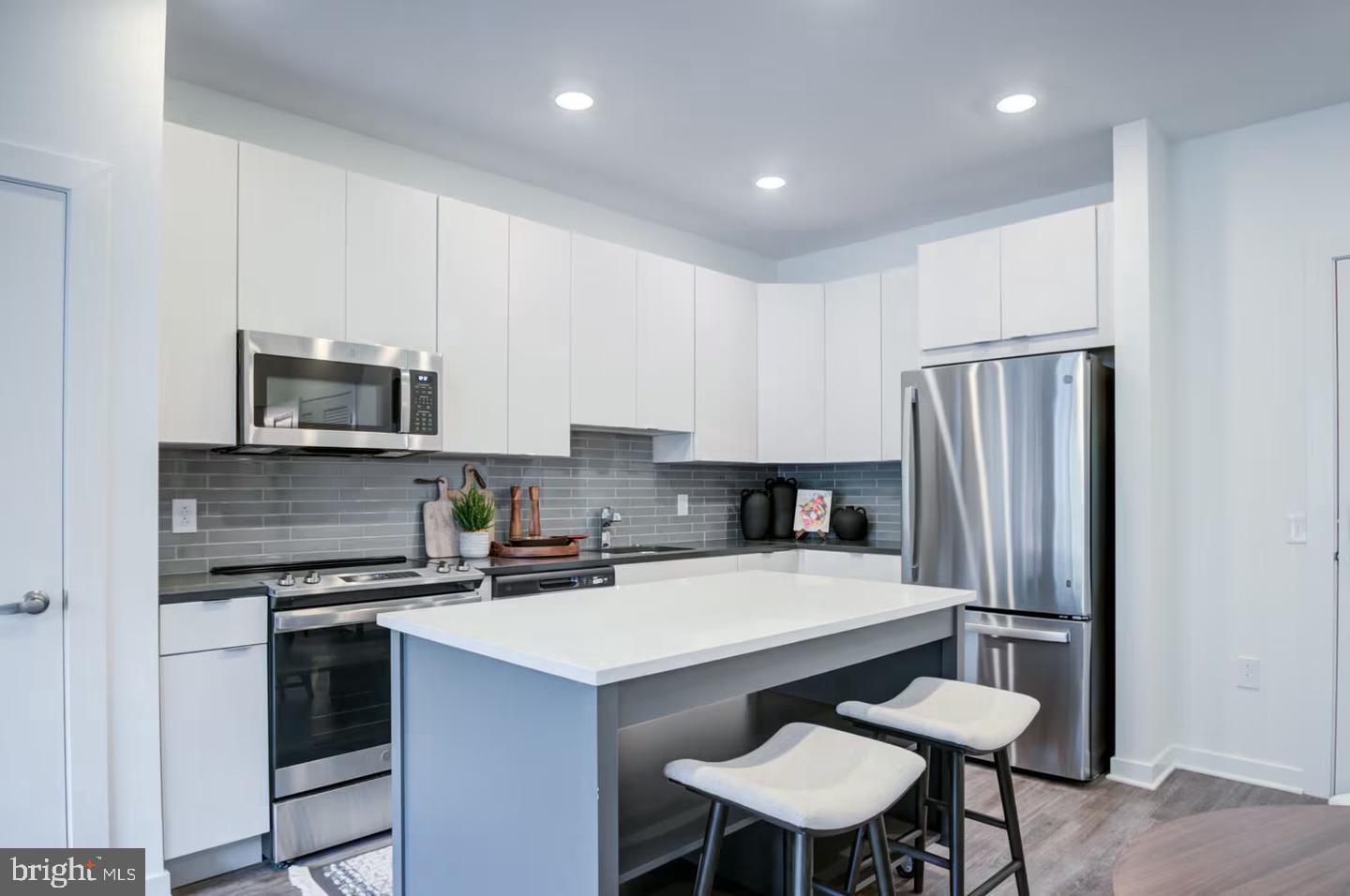 503-29 N COLUMBUS BOULEVARD 1219