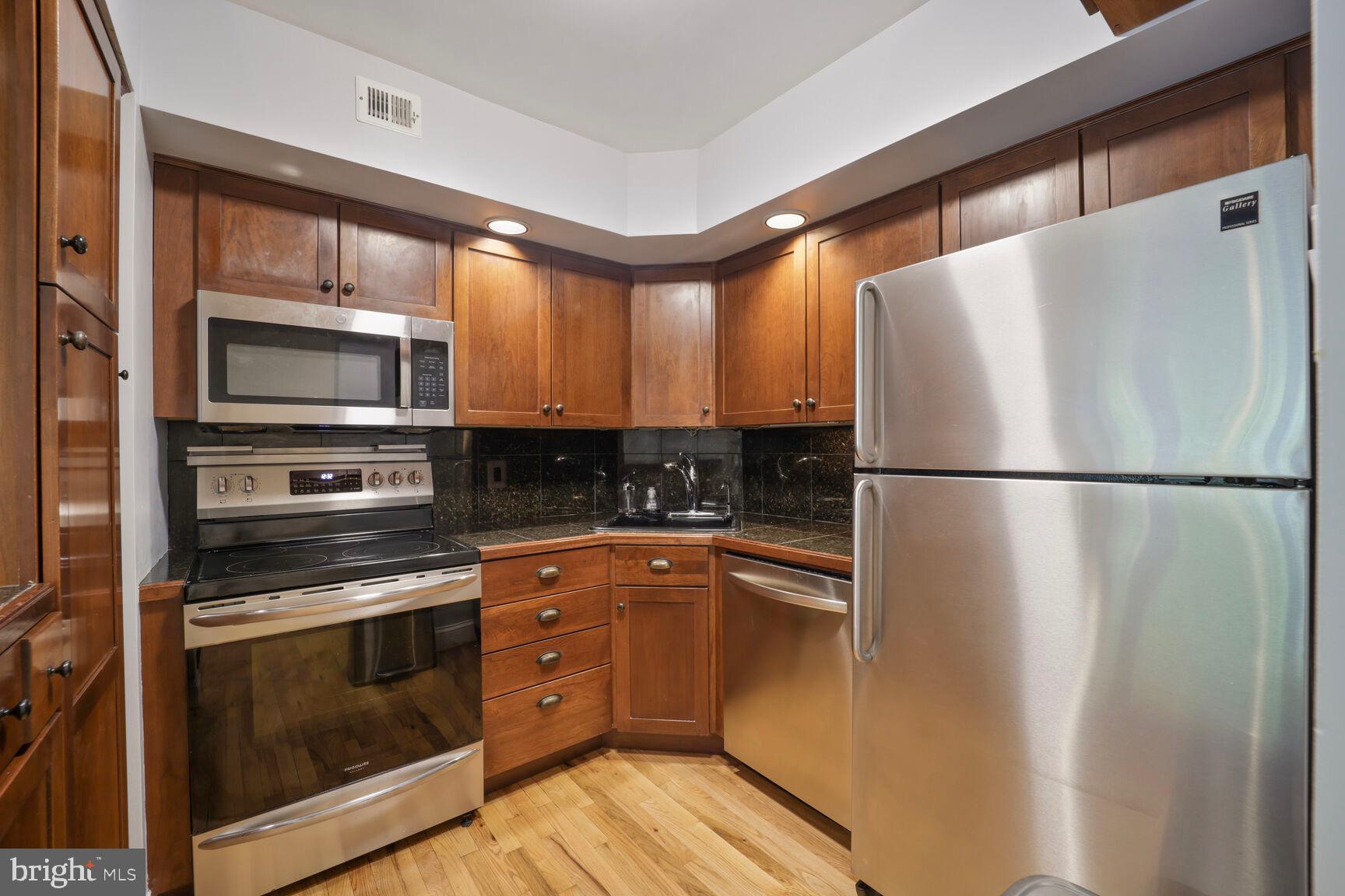 SHAD ROW - Residential Lease