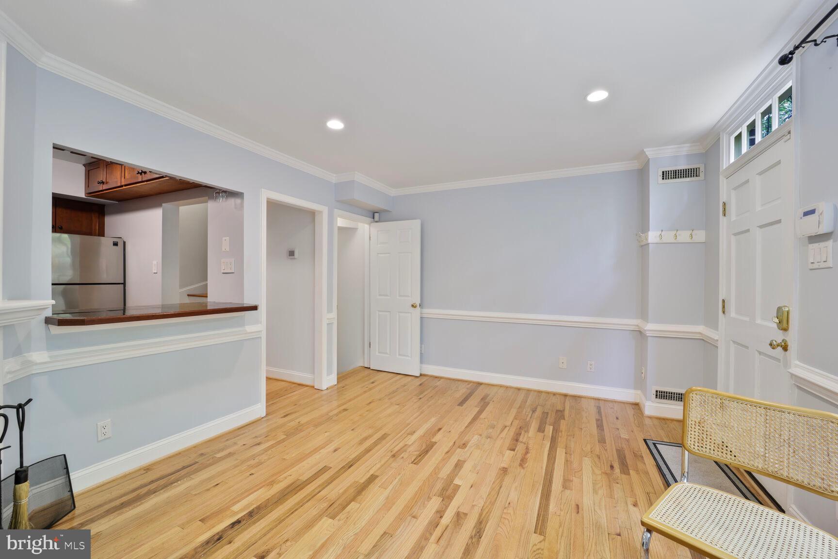 SHAD ROW - Residential Lease