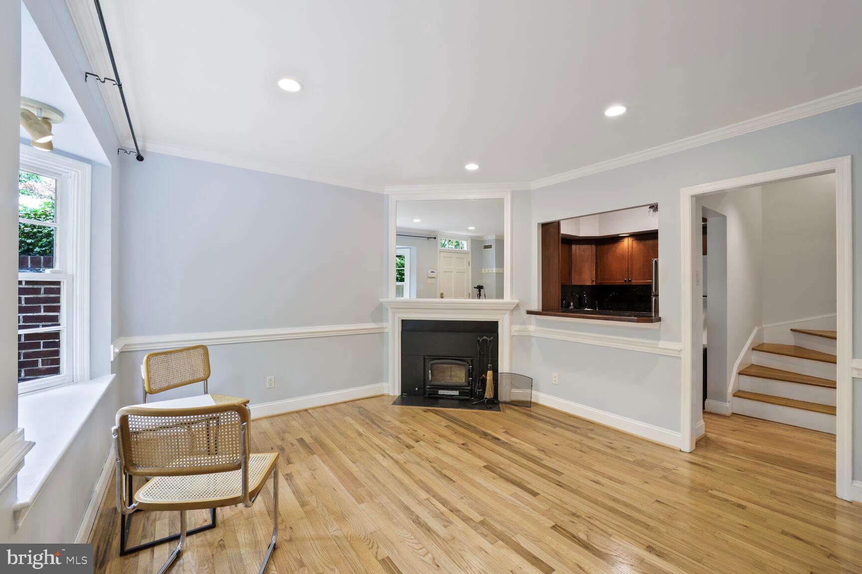 SHAD ROW - Residential Lease