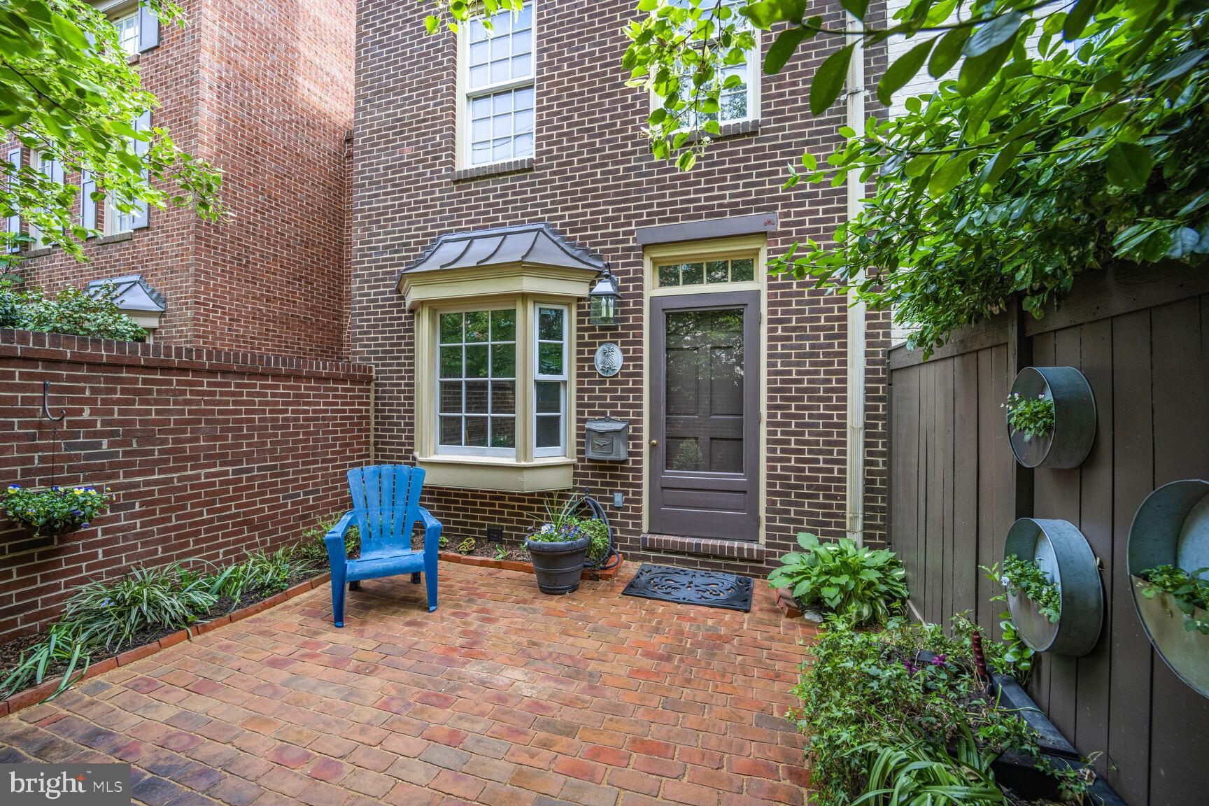 SHAD ROW - Residential Lease