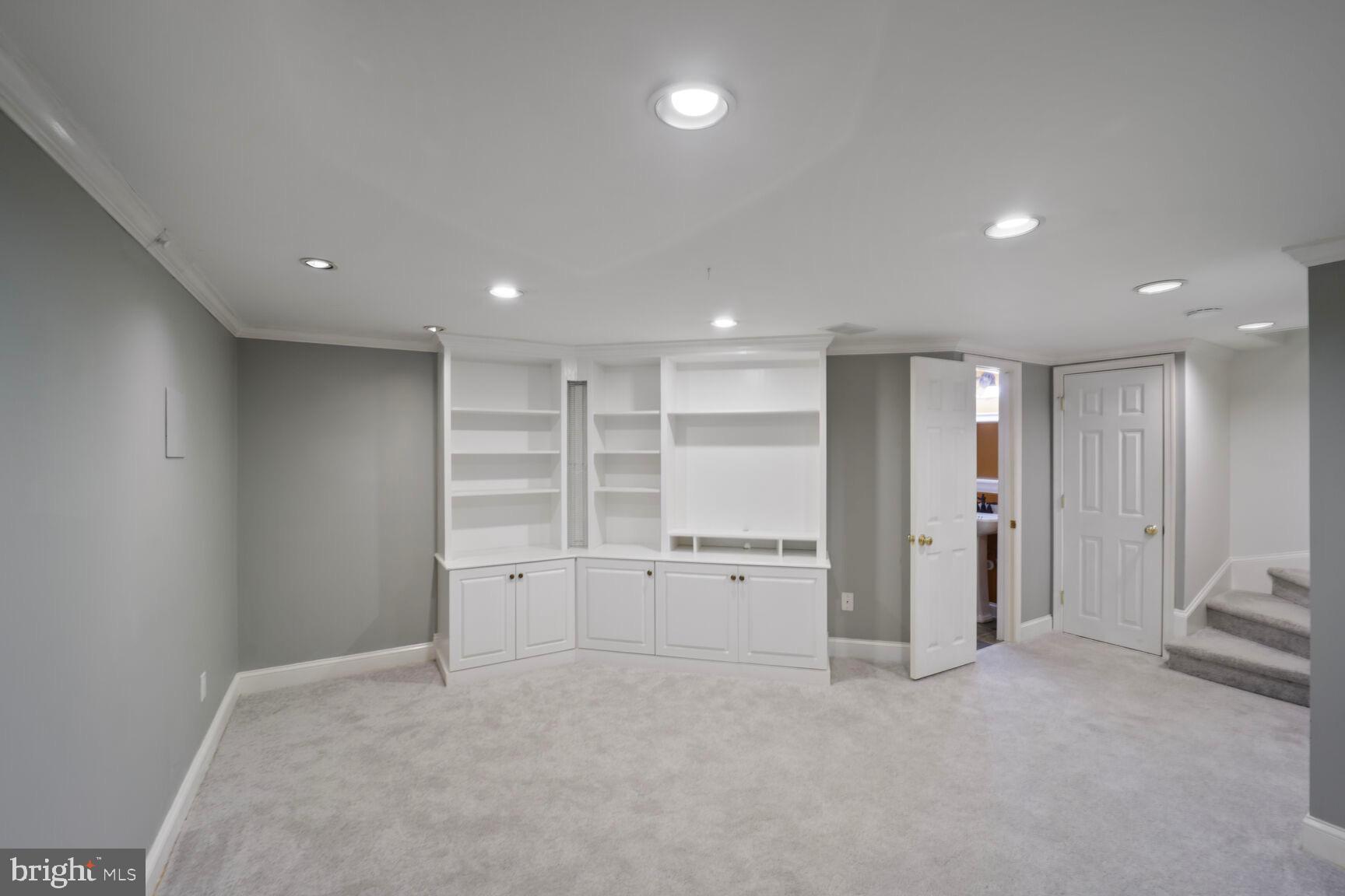 SHAD ROW - Residential Lease