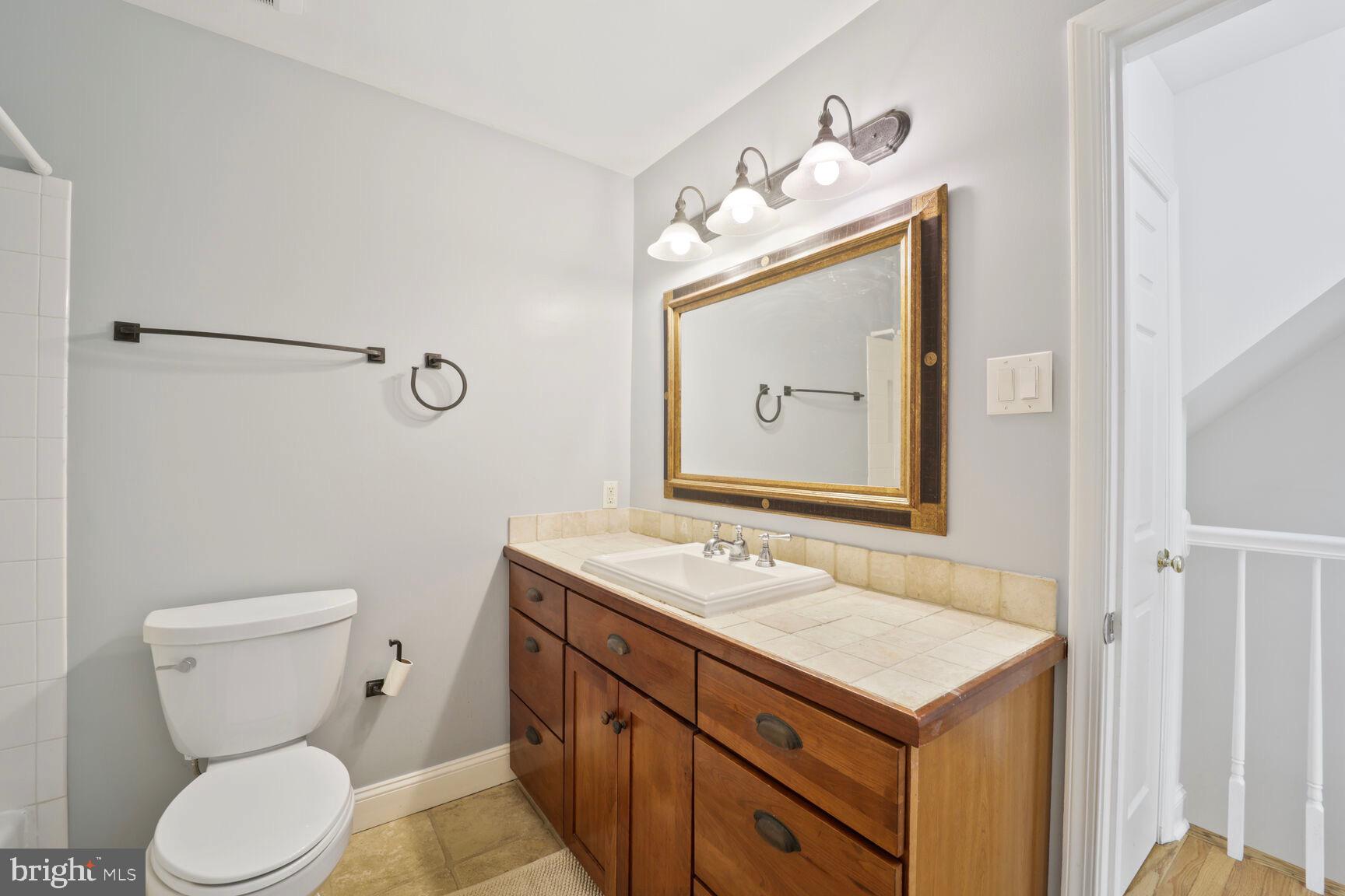 SHAD ROW - Residential Lease