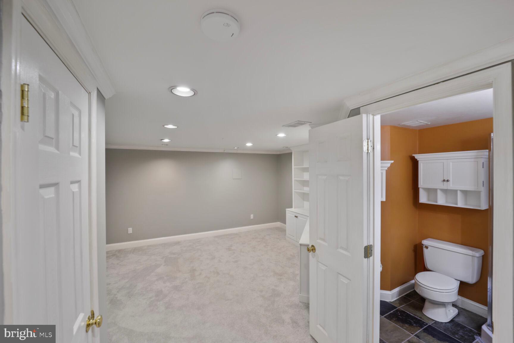 SHAD ROW - Residential Lease