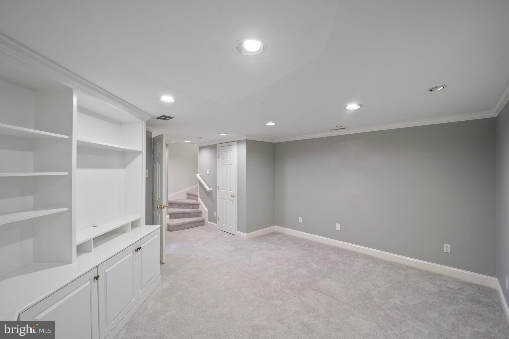 SHAD ROW - Residential Lease