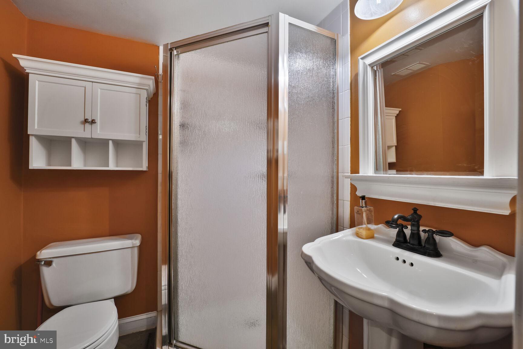 SHAD ROW - Residential Lease