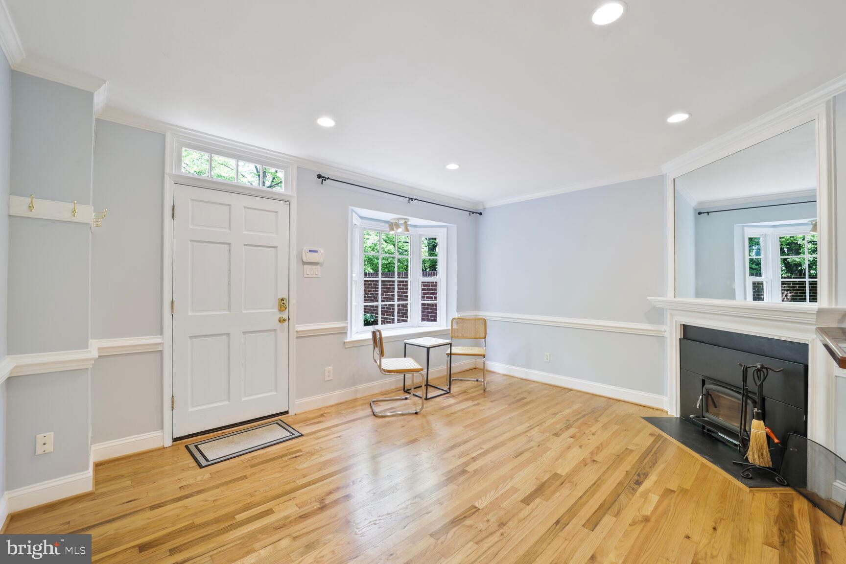 SHAD ROW - Residential Lease