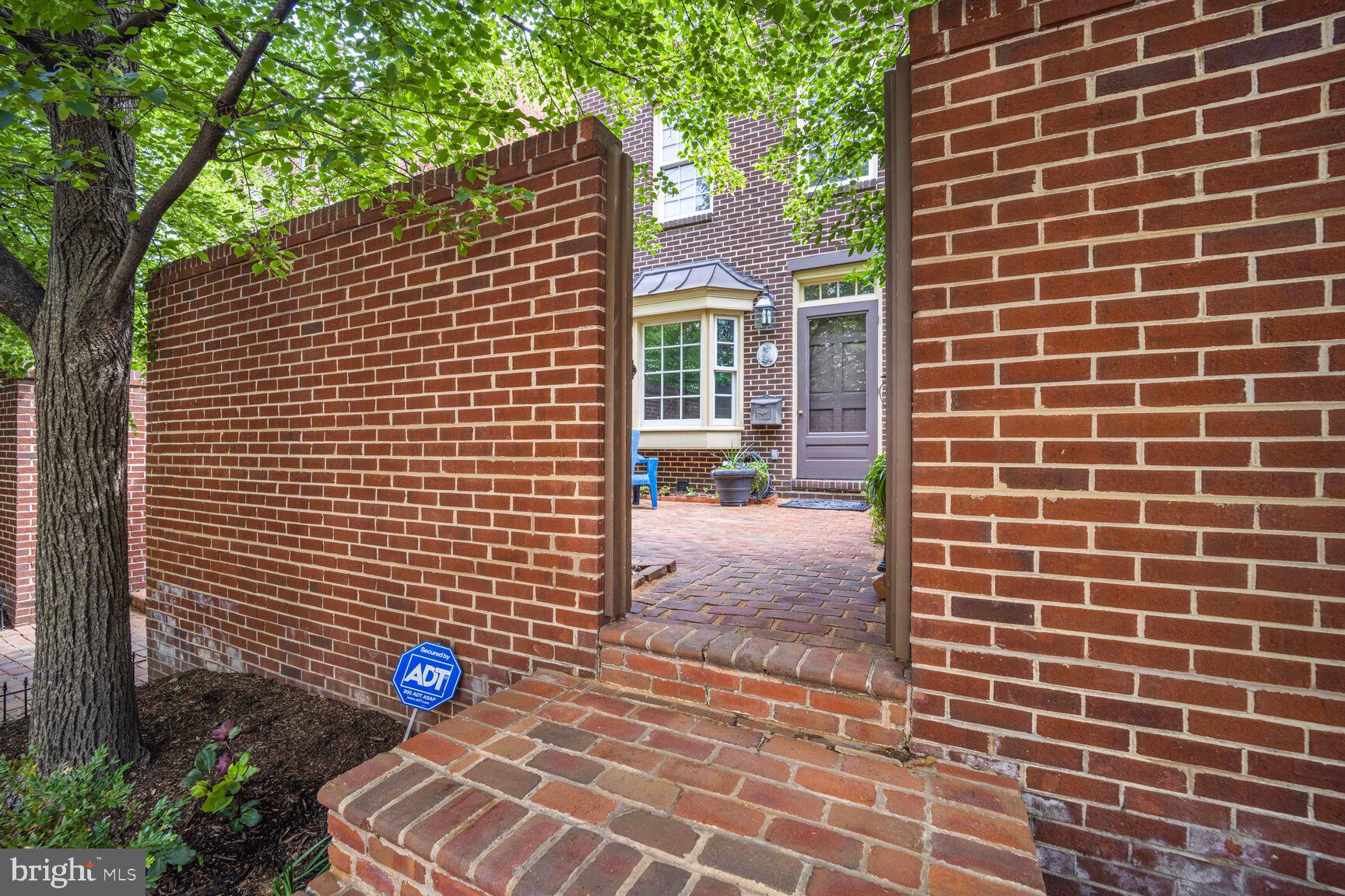 SHAD ROW - Residential Lease