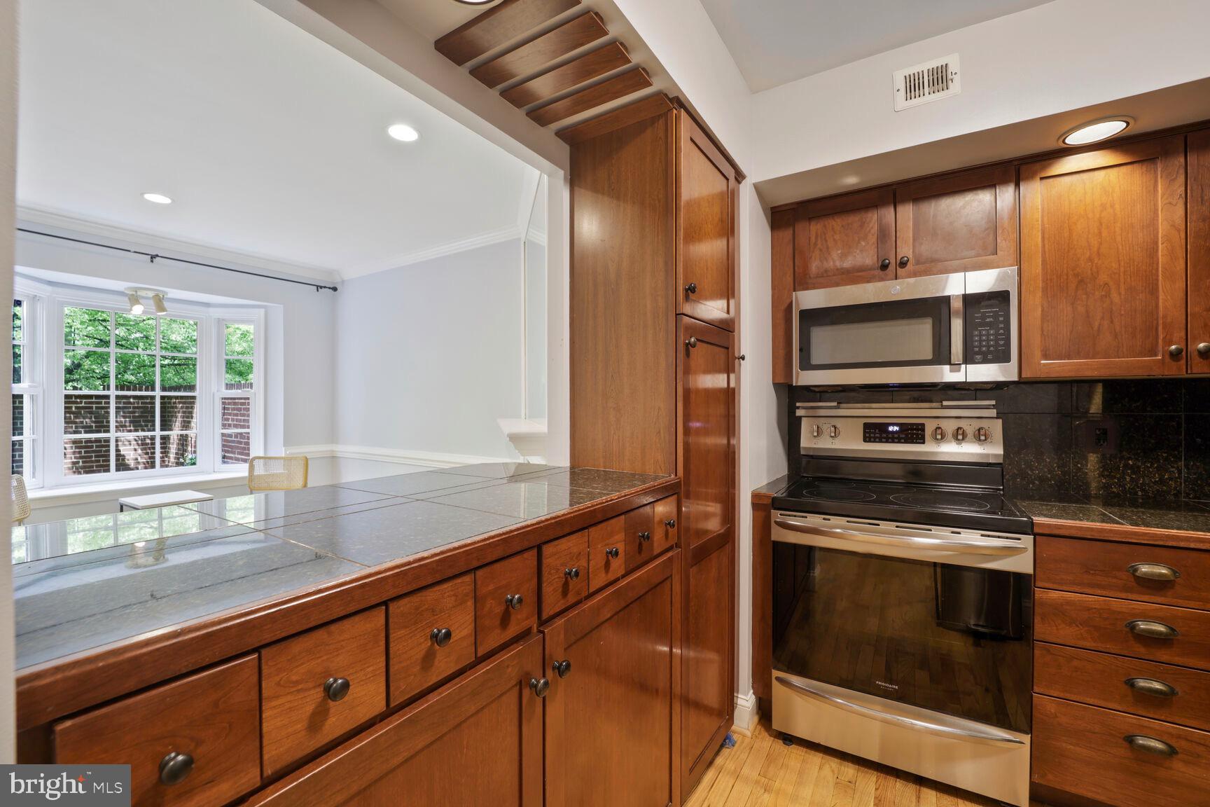 SHAD ROW - Residential Lease