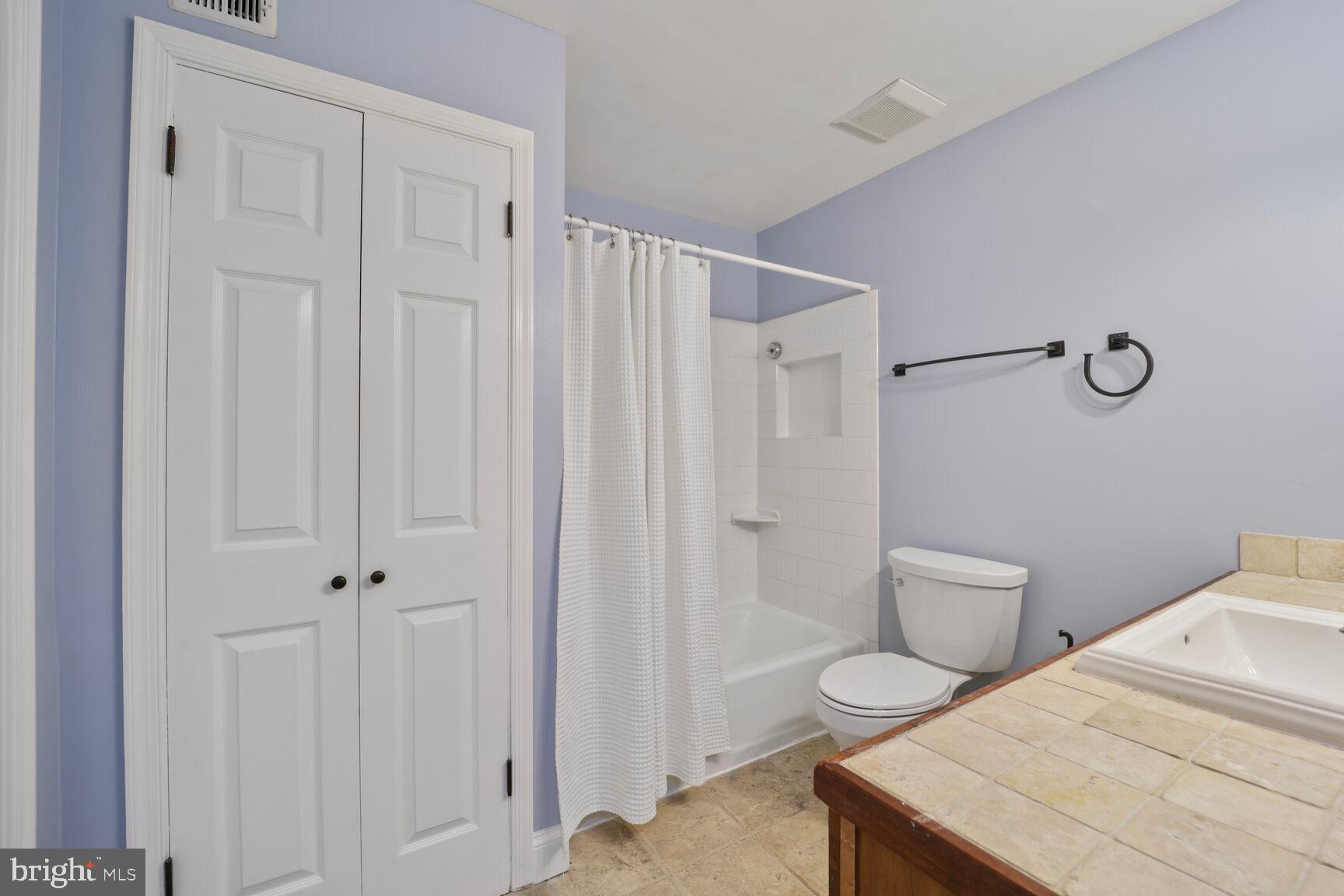 SHAD ROW - Residential Lease