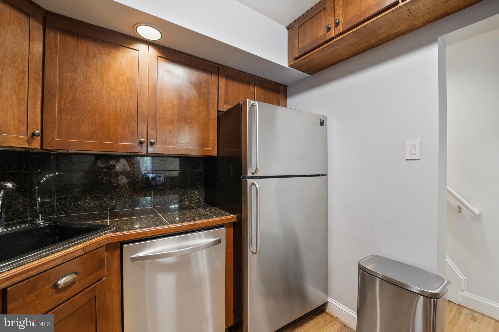 SHAD ROW - Residential Lease