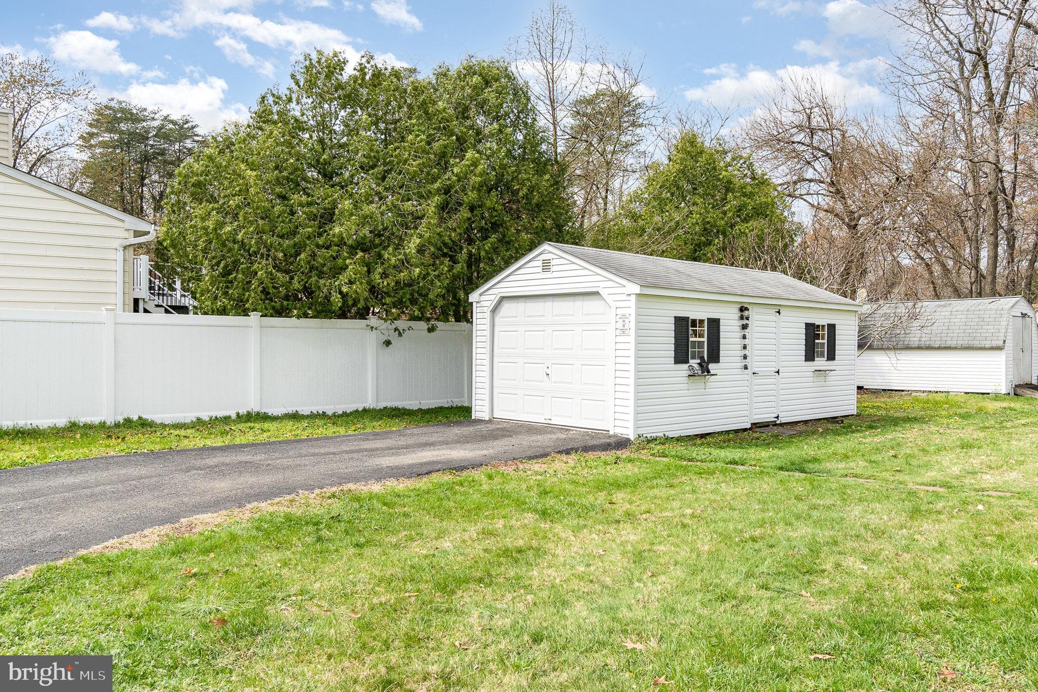 ELMHURST - Residential