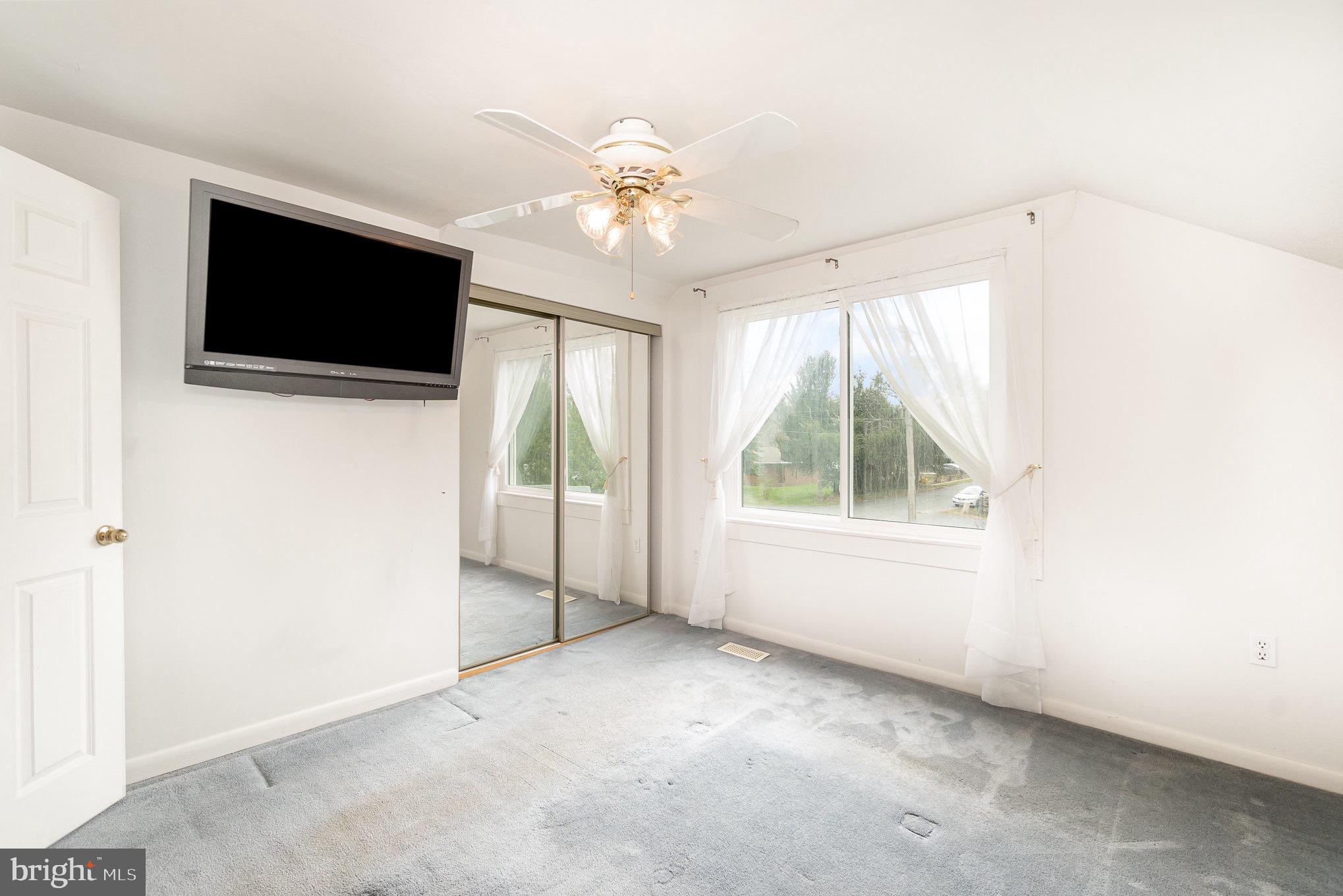 ELMHURST - Residential