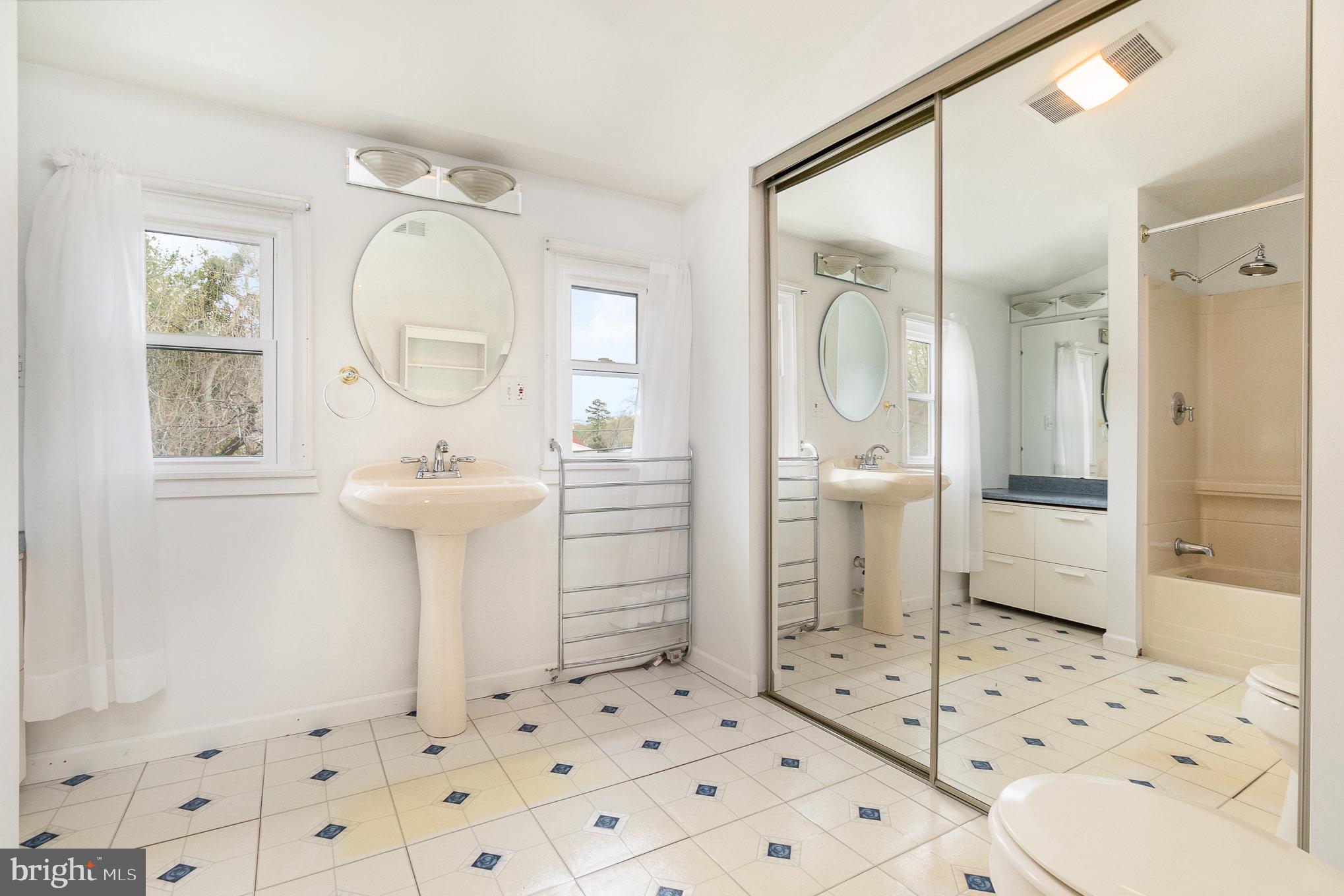 ELMHURST - Residential