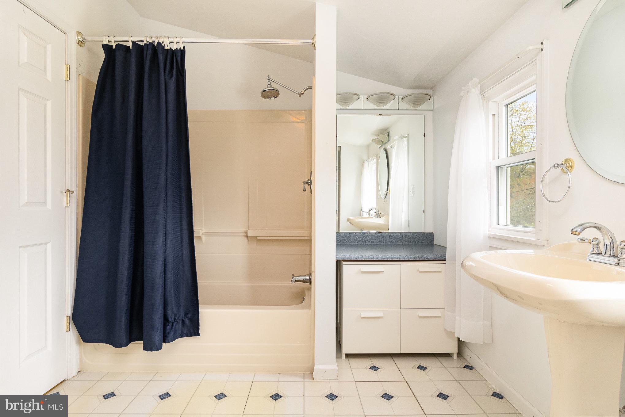 ELMHURST - Residential