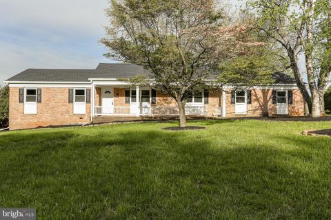 Photo of 69 HAWTHORNE CIR, WILLOW STREET, PA 17584 (MLS # PALA2034534)