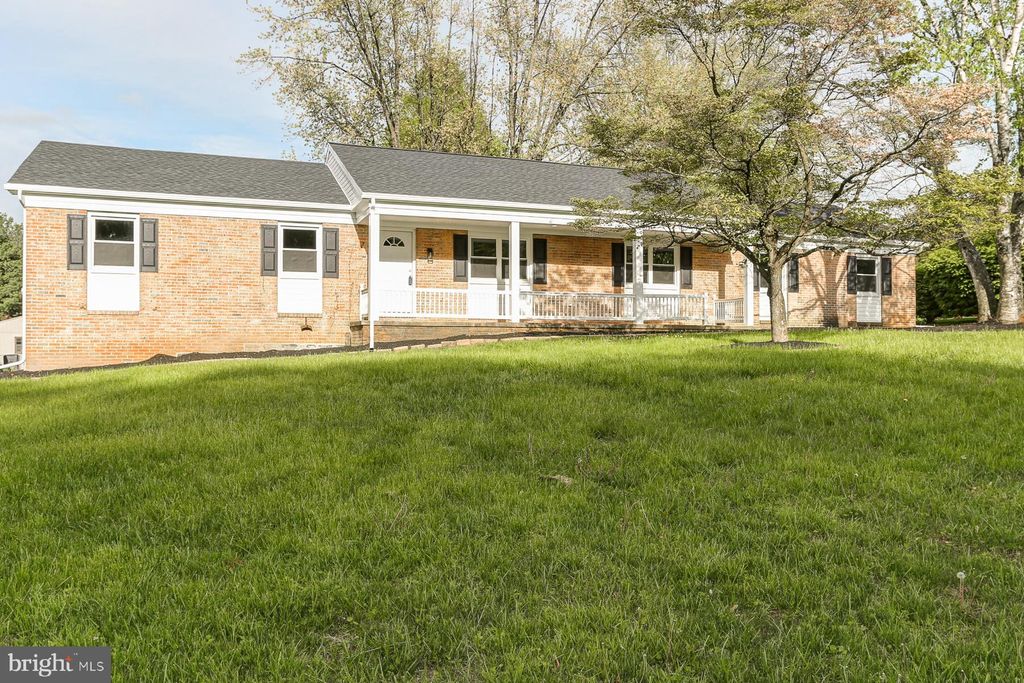 Photo of 69 HAWTHORNE CIR, WILLOW STREET, PA 17584 (MLS # PALA2034534)