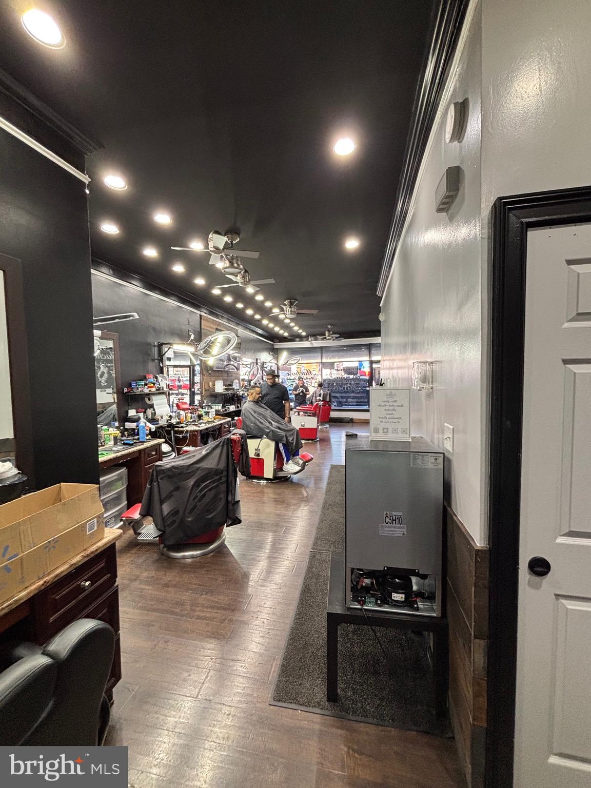 FRANKFORD - Commercial Sale