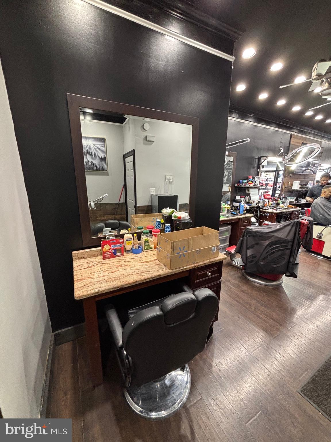 FRANKFORD - Commercial Sale