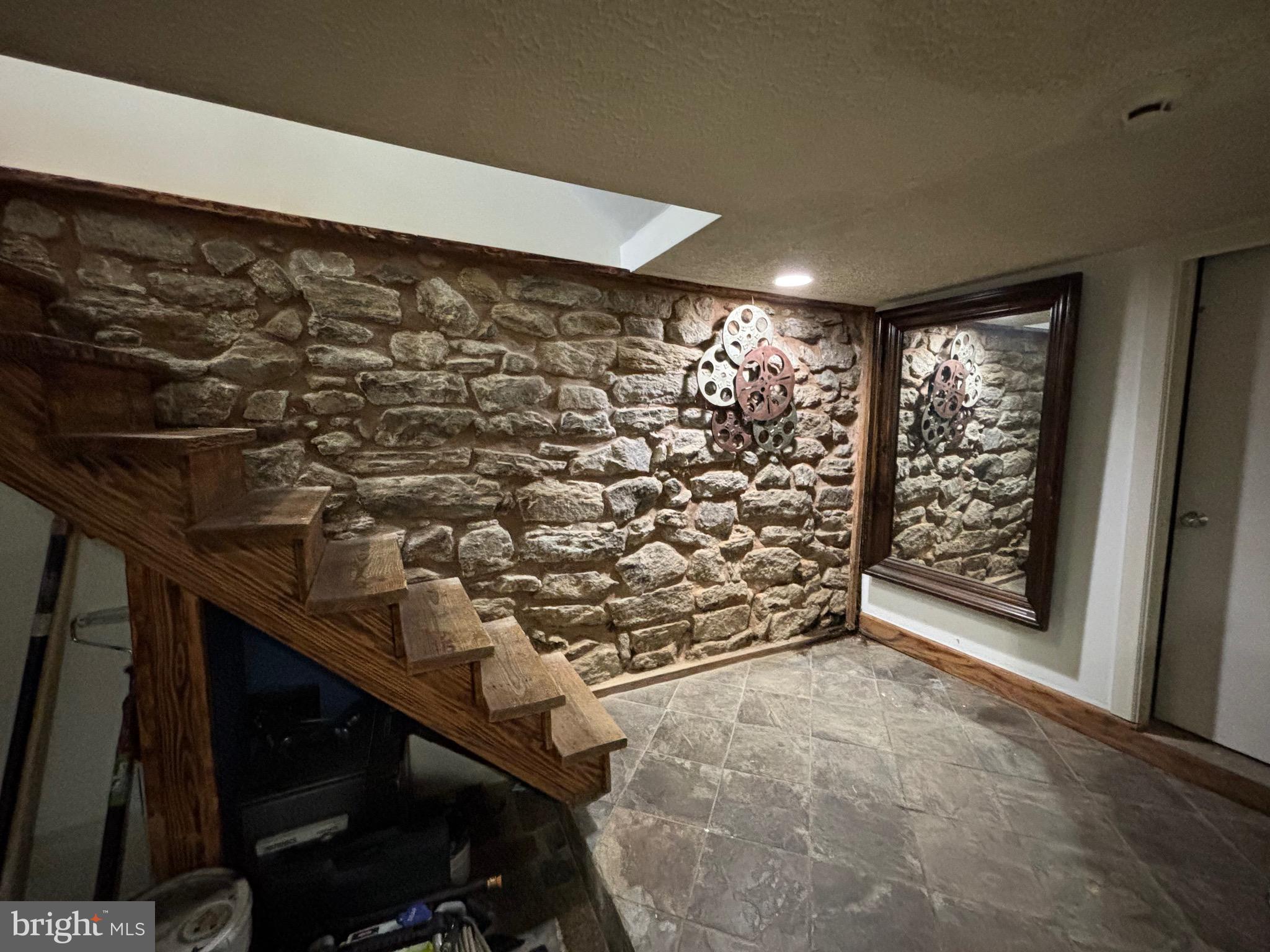 FRANKFORD - Commercial Sale