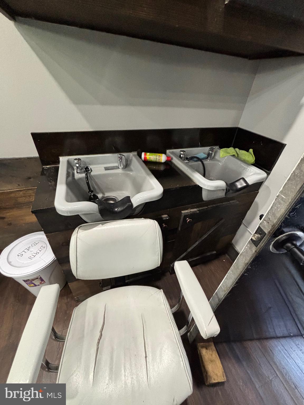 FRANKFORD - Commercial Sale