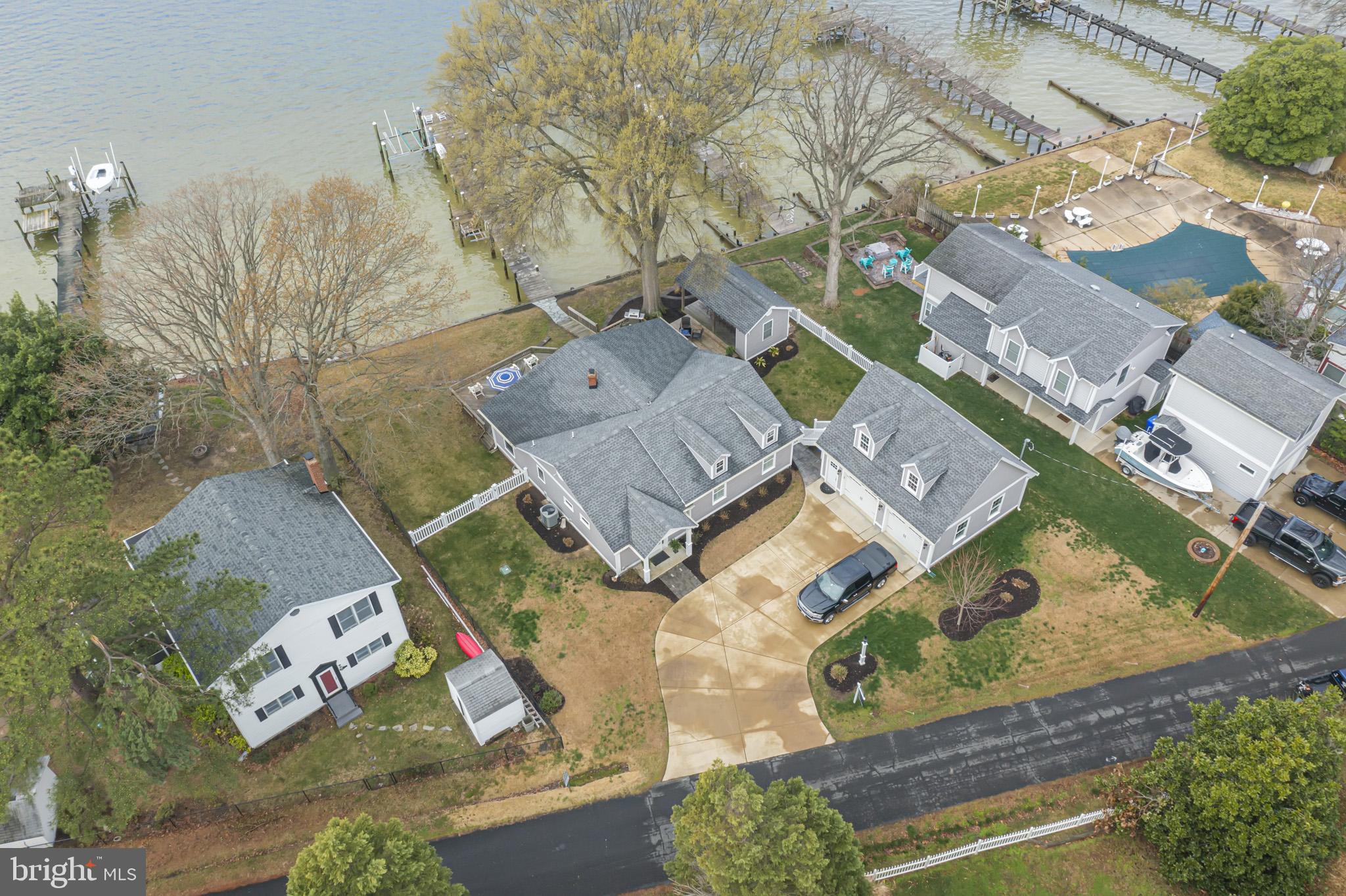 COBB ISLAND - Residential