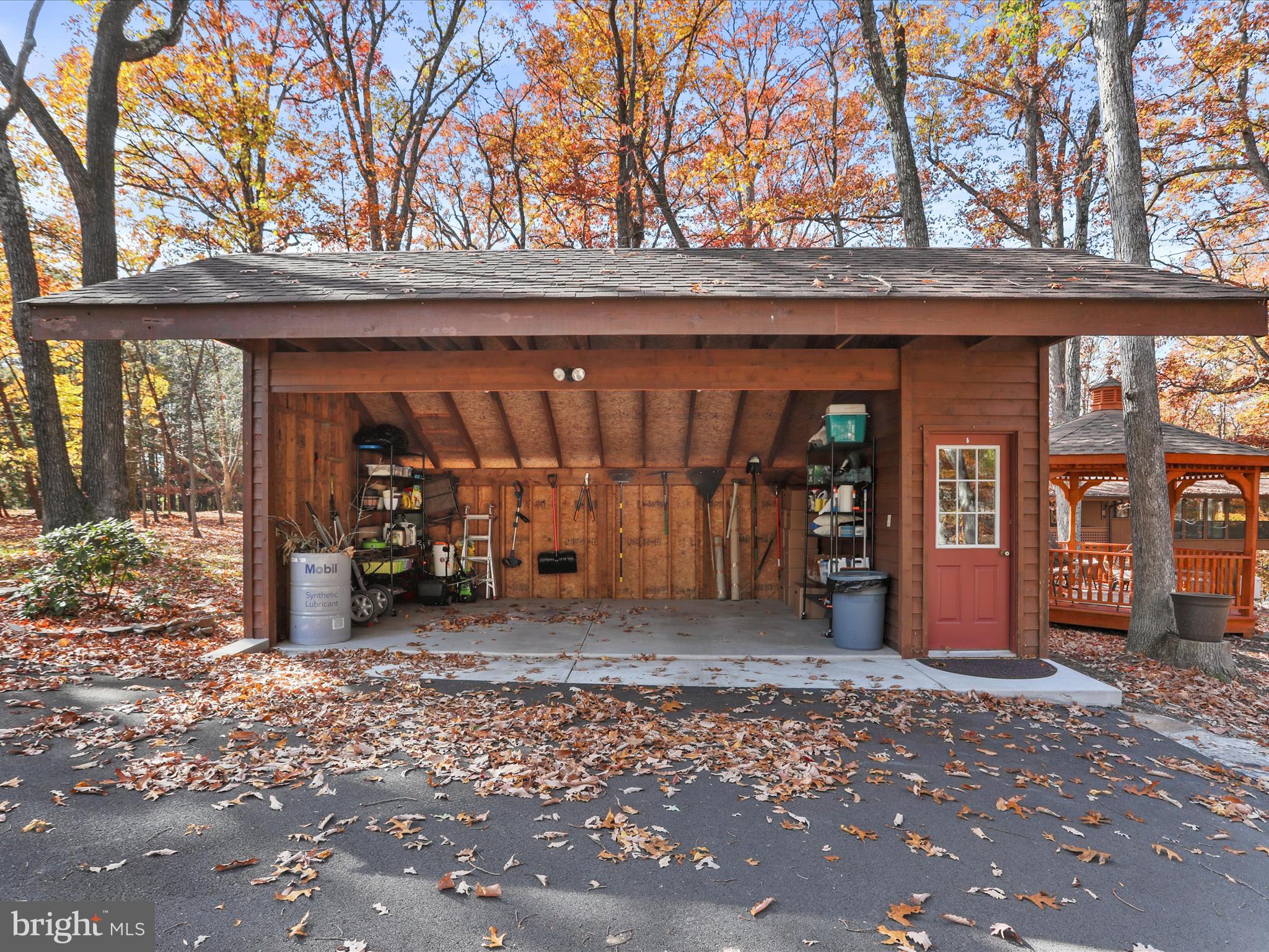 THE WOODS - Residential