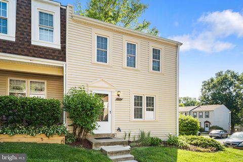 Condo For Sale - 6358 Fenestra Court<br/> BURKE, VA 22015